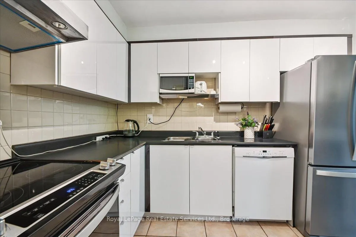 Photo 10 of Unit 203, 100 Coe Hill Drive, Toronto, High Park-Swansea — HOMEH