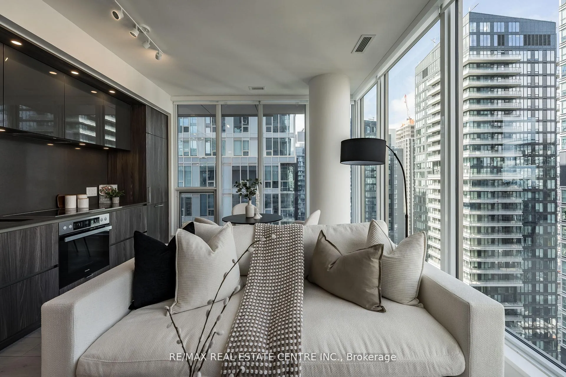 Photo 10 of Unit 3504, 15 Mercer Street, Toronto, Waterfront Communities — HOMEH