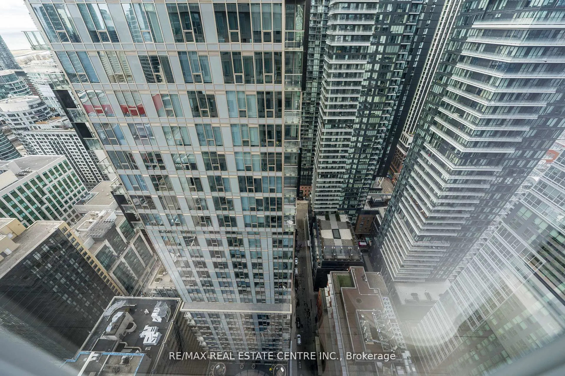 Photo 35 of Unit 3504, 15 Mercer Street, Toronto, Waterfront Communities — HOMEH