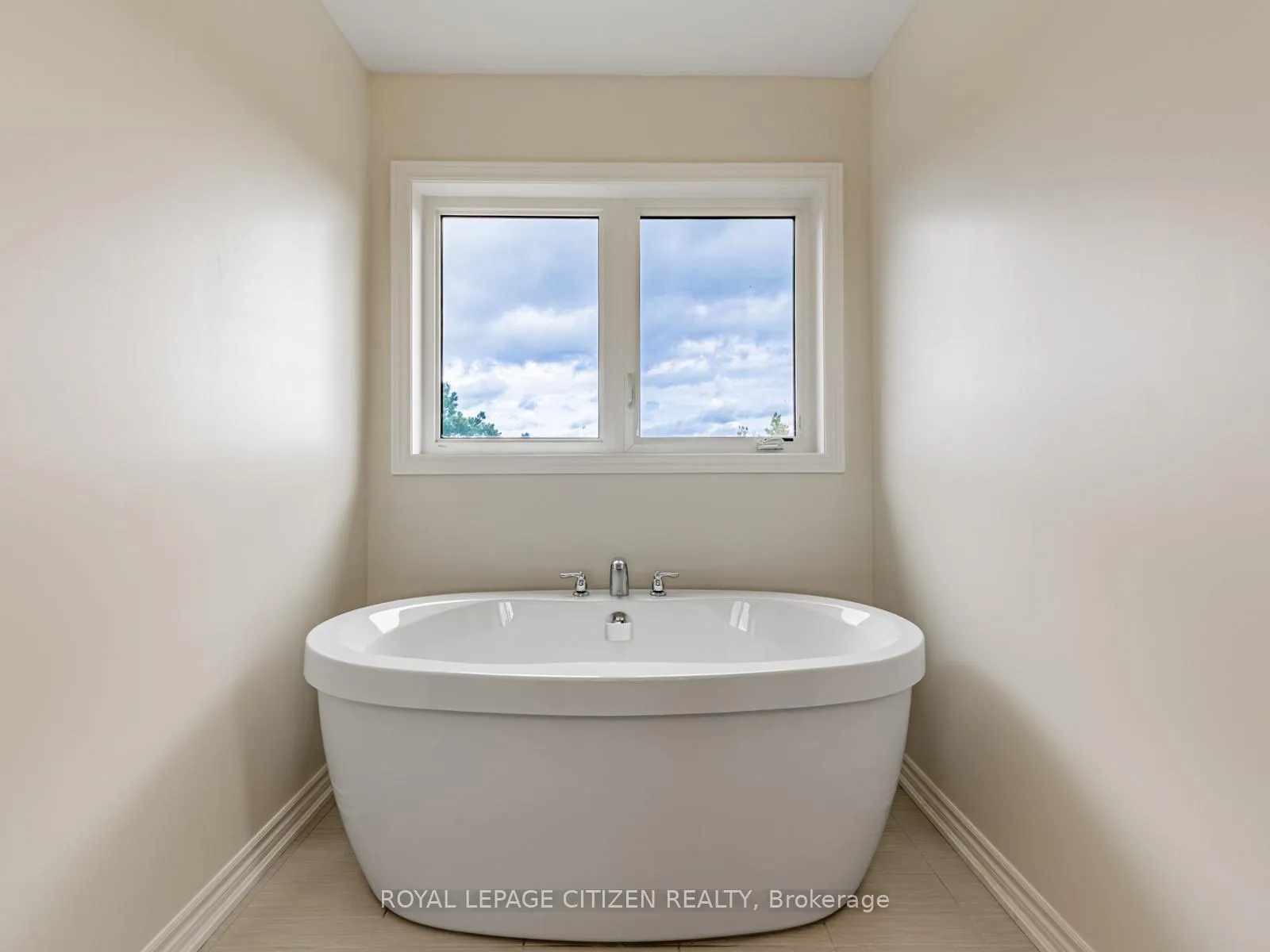 Photo 25 of 88 Lawrence D. Pridham Avenue, New Tecumseth, Alliston — HOMEH