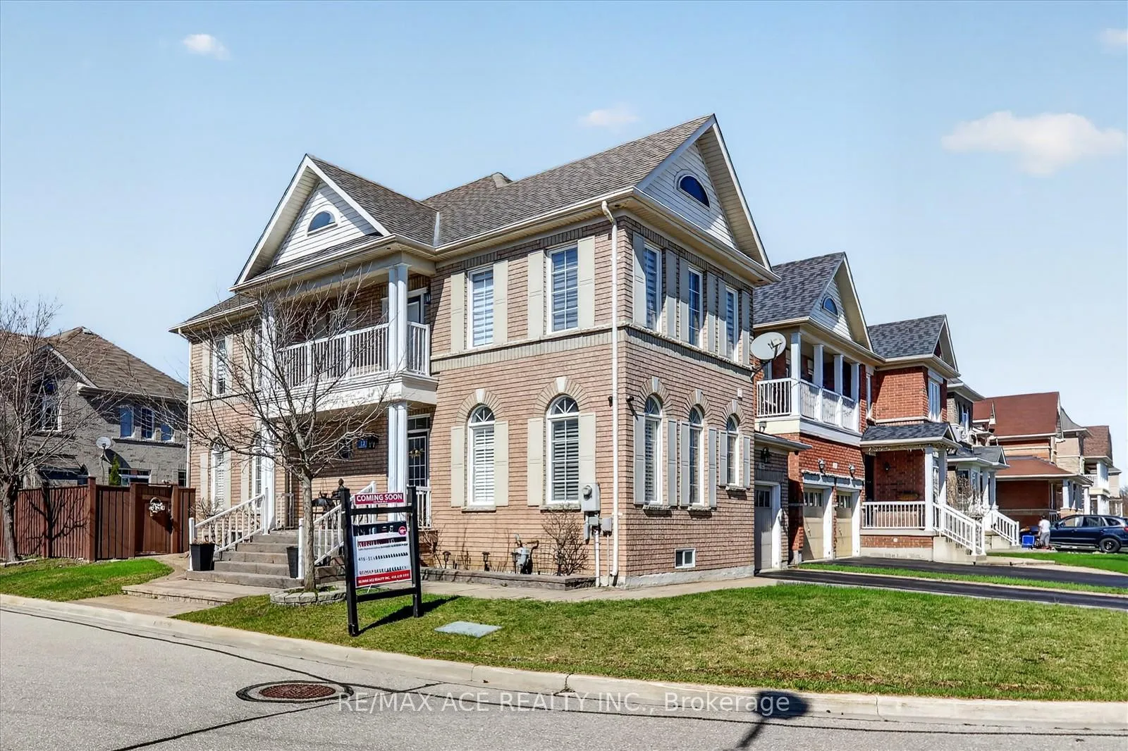 Photo 3 of Unit Main, 12 Smoothwater Terrace, Markham, Box Grove — HOMEH