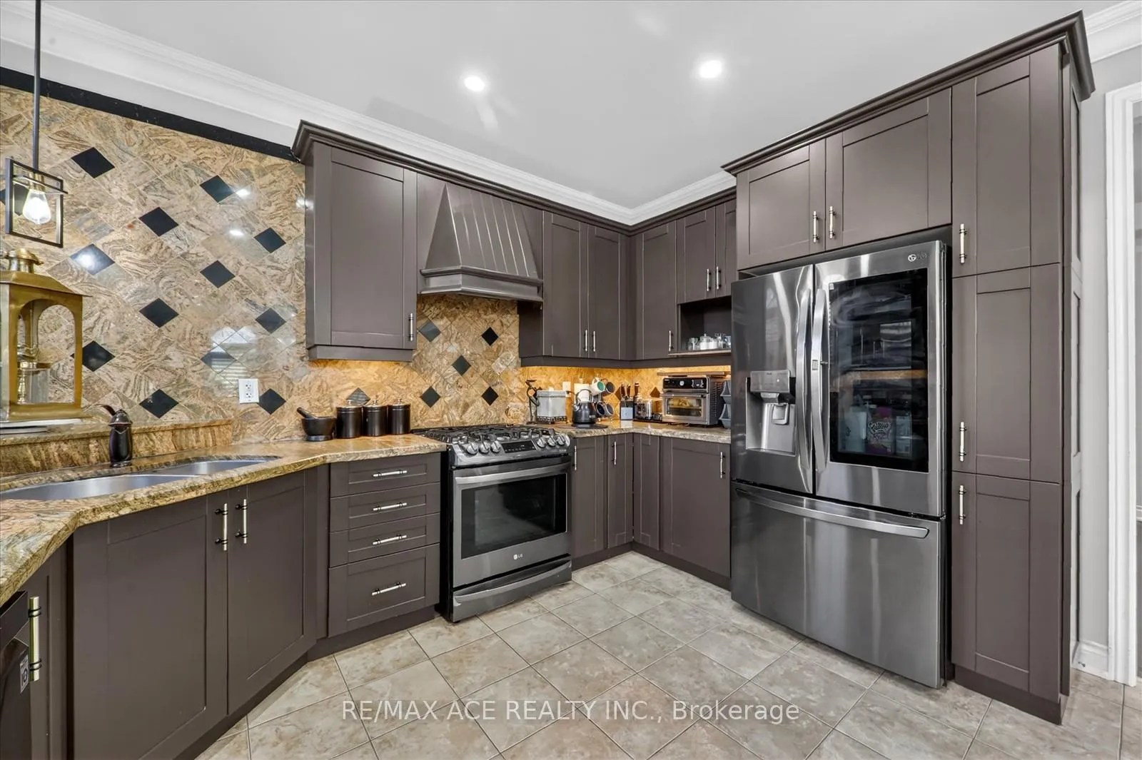 Photo 23 of Unit Main, 12 Smoothwater Terrace, Markham, Box Grove — HOMEH