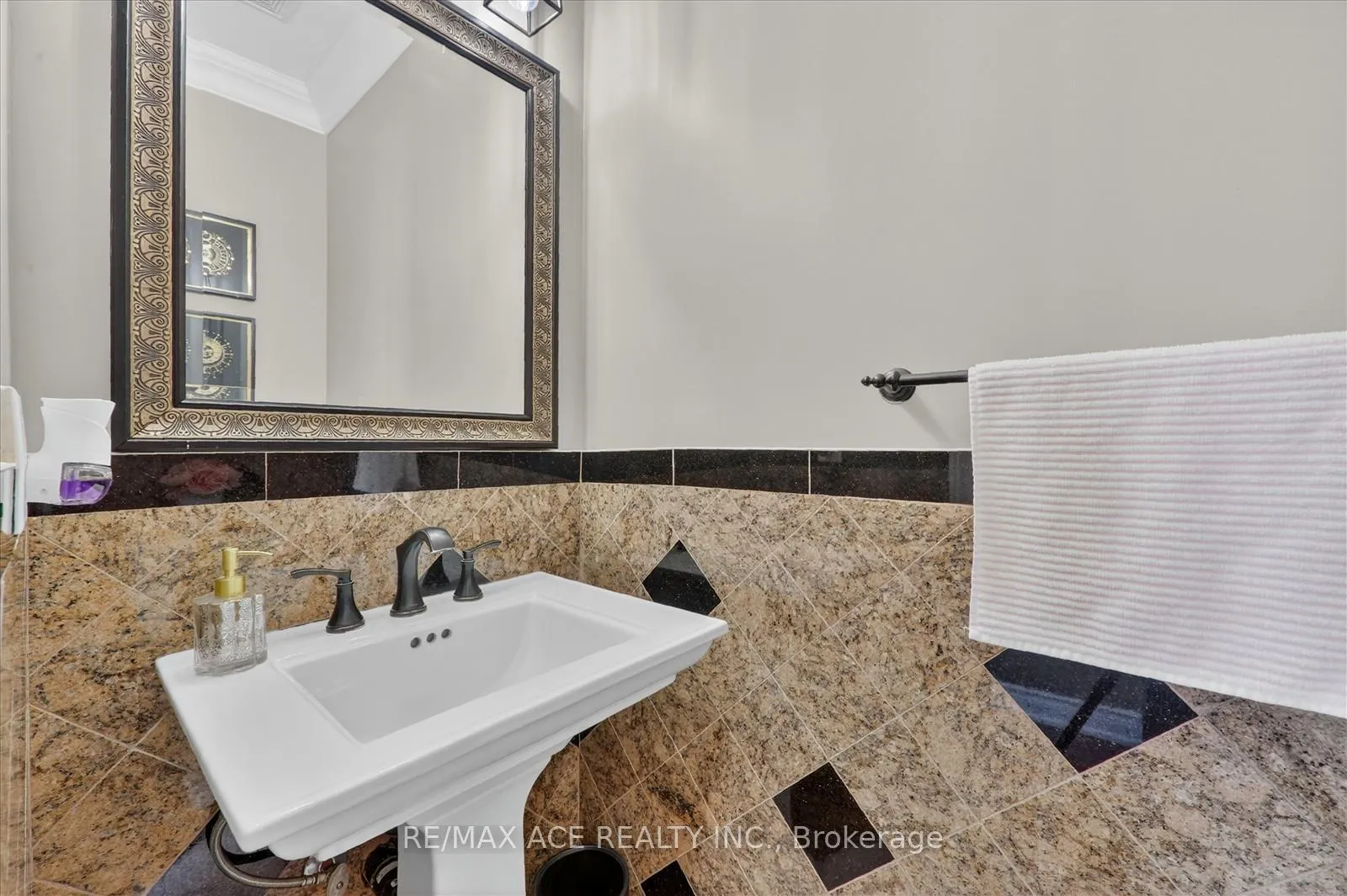 Photo 25 of Unit Main, 12 Smoothwater Terrace, Markham, Box Grove — HOMEH