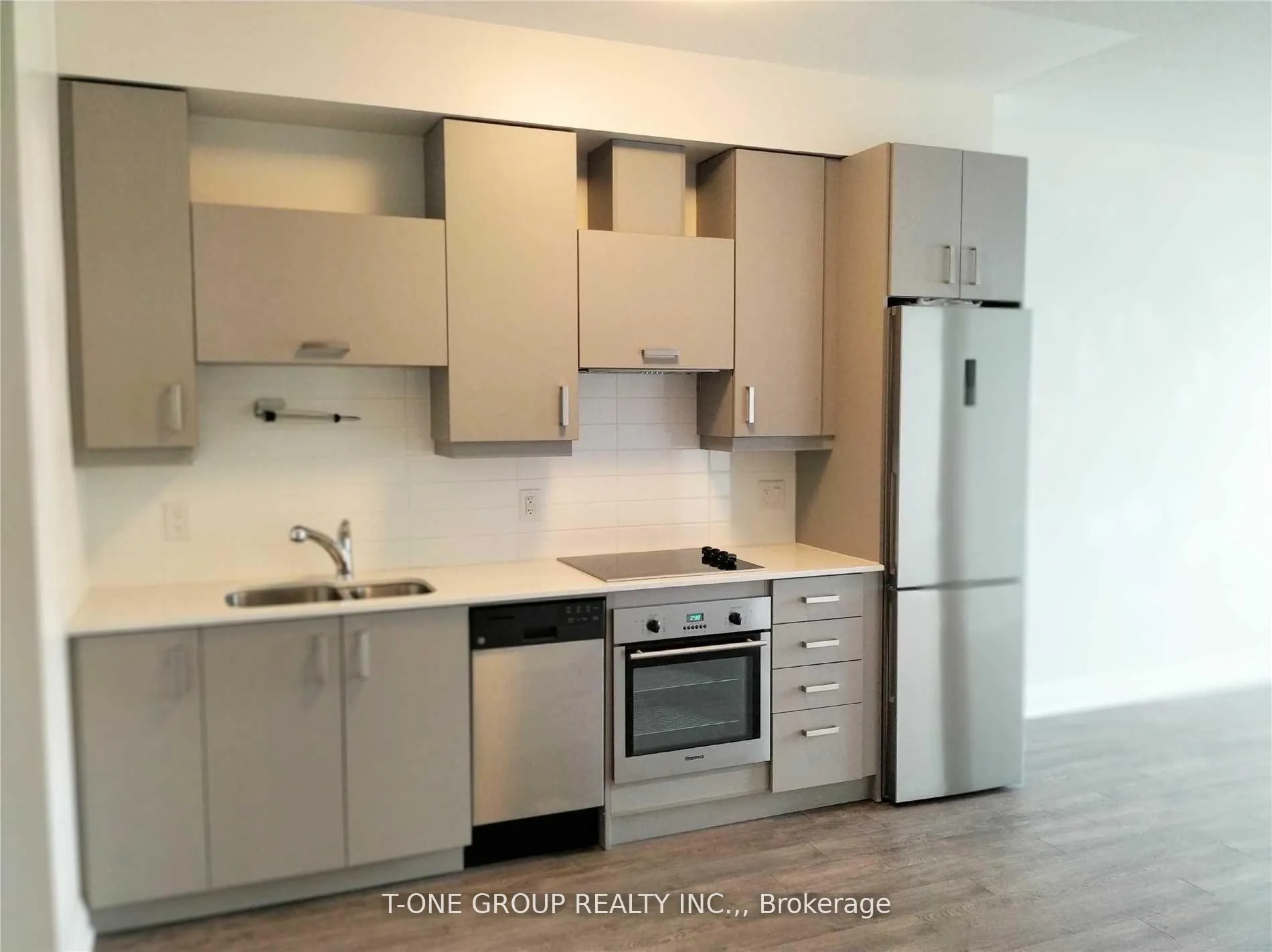 Photo 2 of Unit 723, 28 Uptown Drive, Markham, Unionville — HOMEH