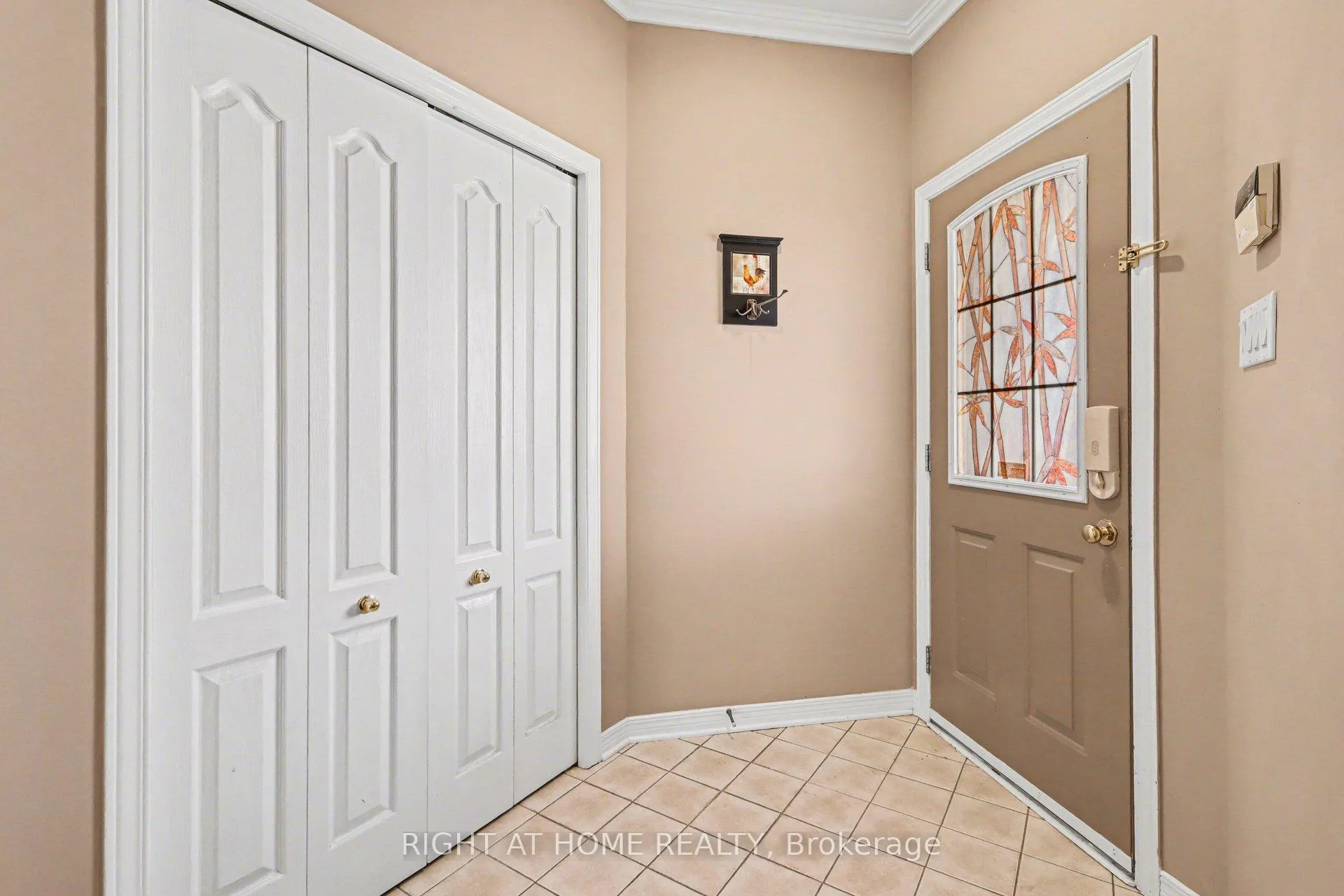 Photo 4 of 257 Stoneway Drive, Ottawa, Barrhaven East — HOMEH