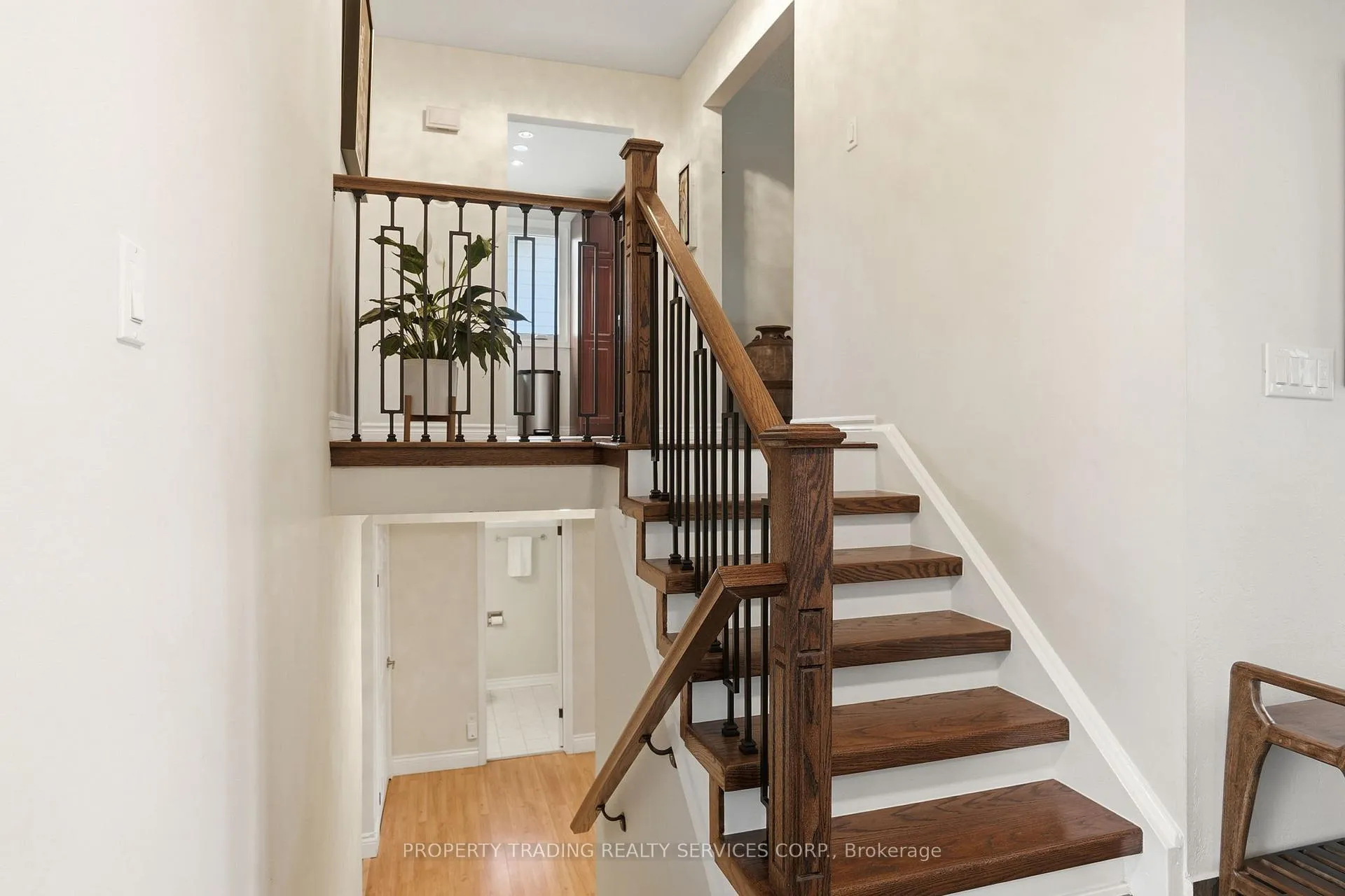 Photo 7 of 696 Francis Road, Burlington, LaSalle — HOMEH