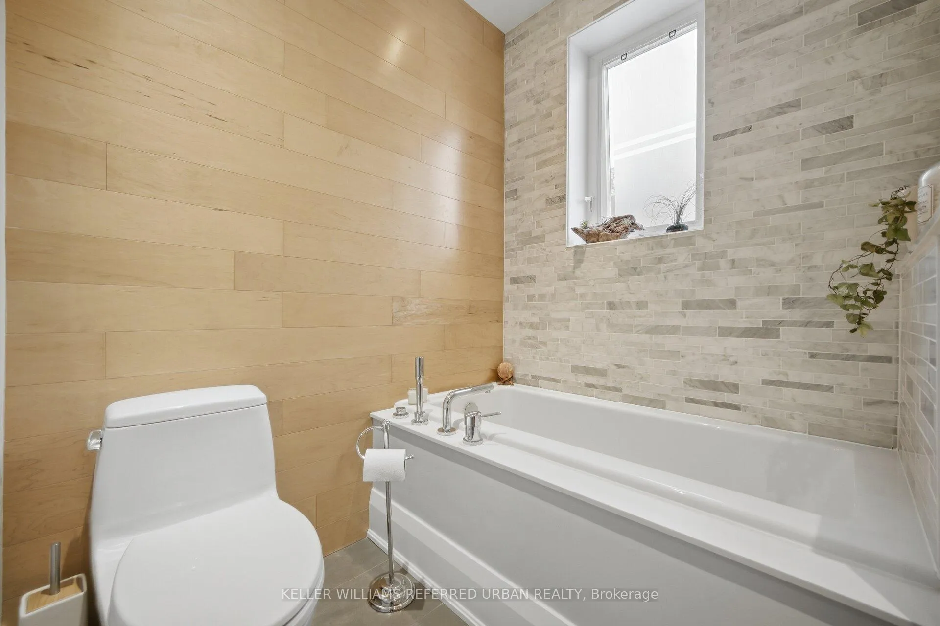 Photo 27 of 29 Thurston Road, Toronto, Mount Pleasant East — HOMEH