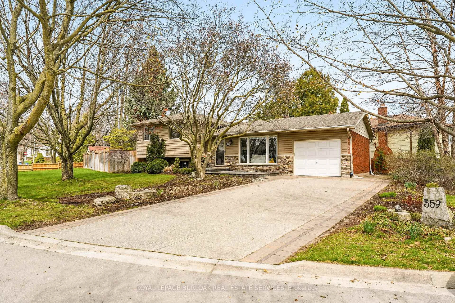 Front of 559 Rexway Court