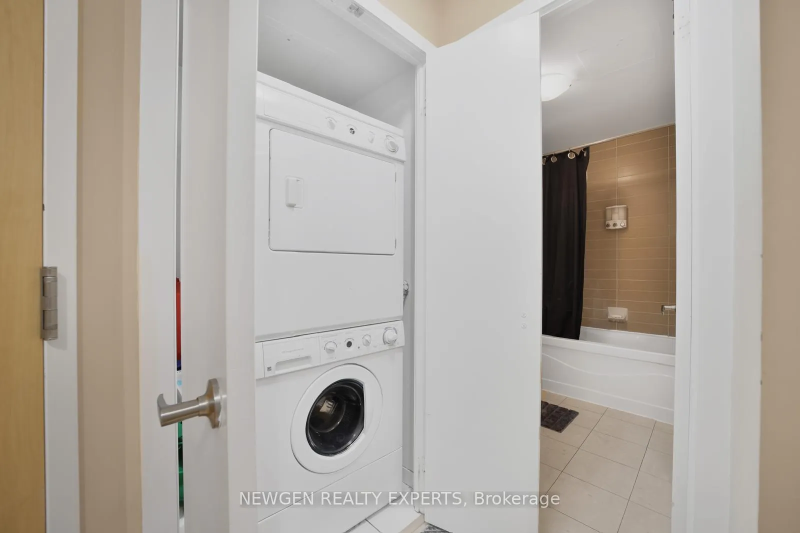 Photo 5 of Unit 1506, 55 Bremner Boulevard, Toronto, Waterfront Communities — HOMEH