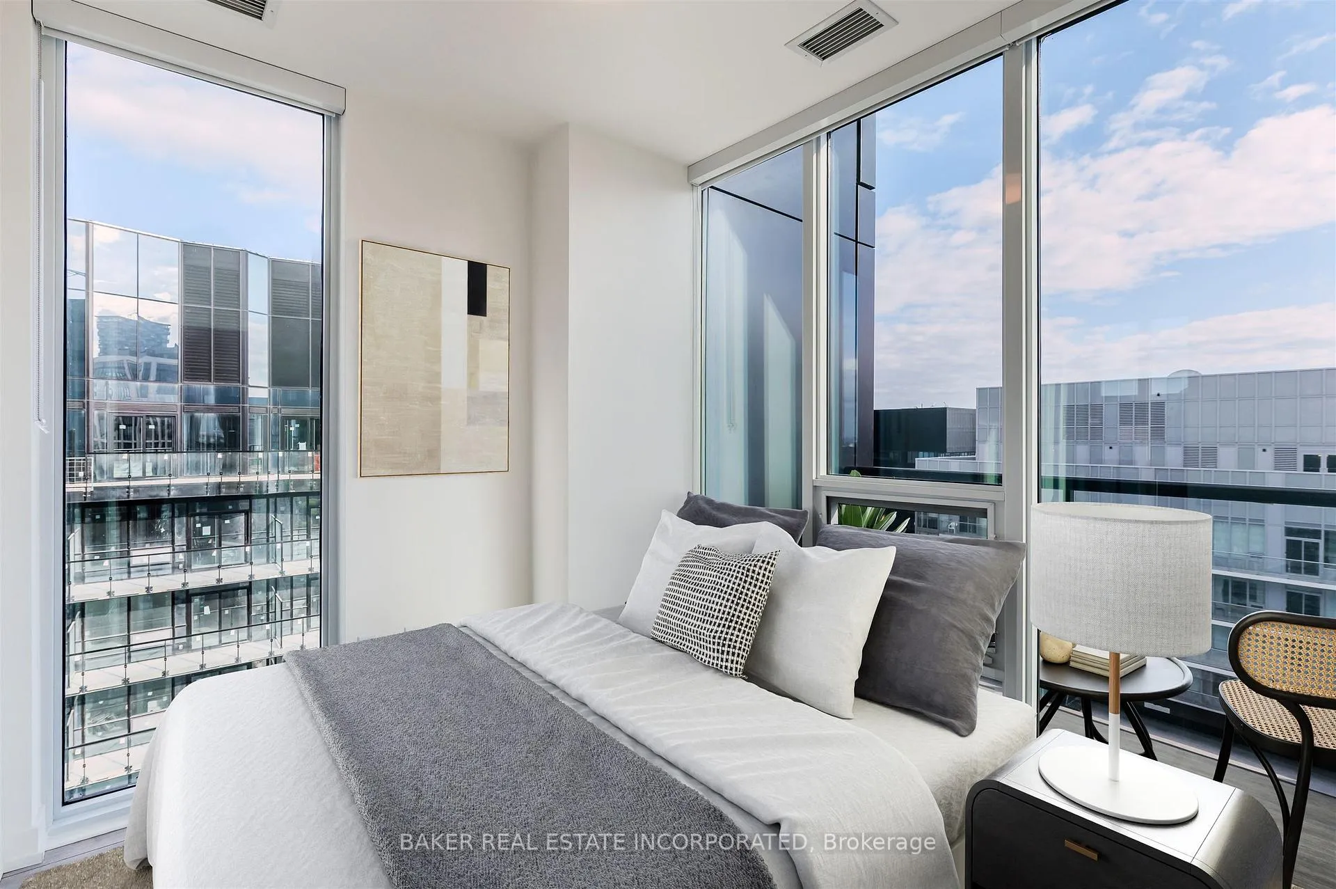 Photo 2 of Unit 3902, 223 Redpath Avenue, Toronto, Mount Pleasant West — HOMEH