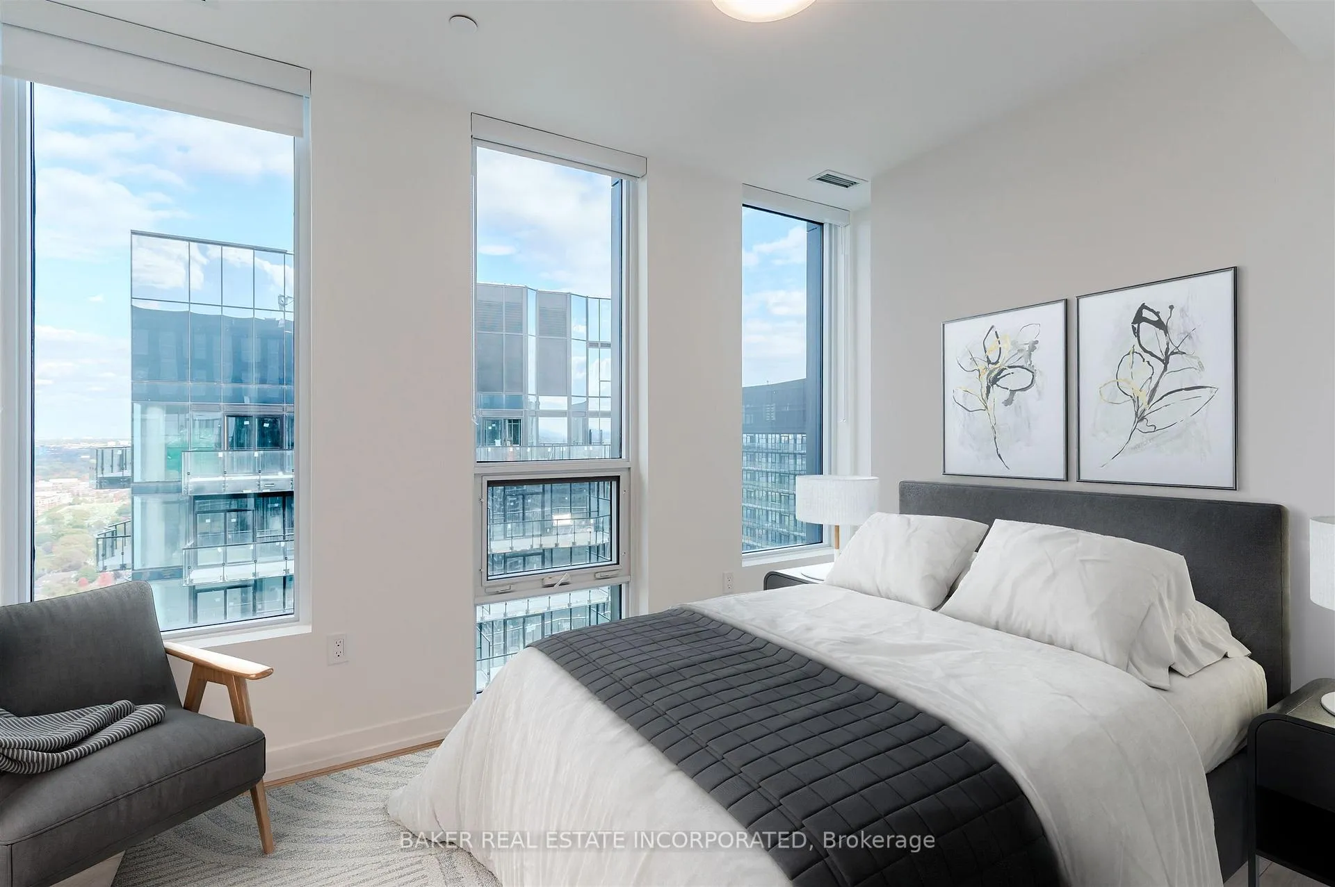 Photo 3 of Unit 3902, 223 Redpath Avenue, Toronto, Mount Pleasant West — HOMEH