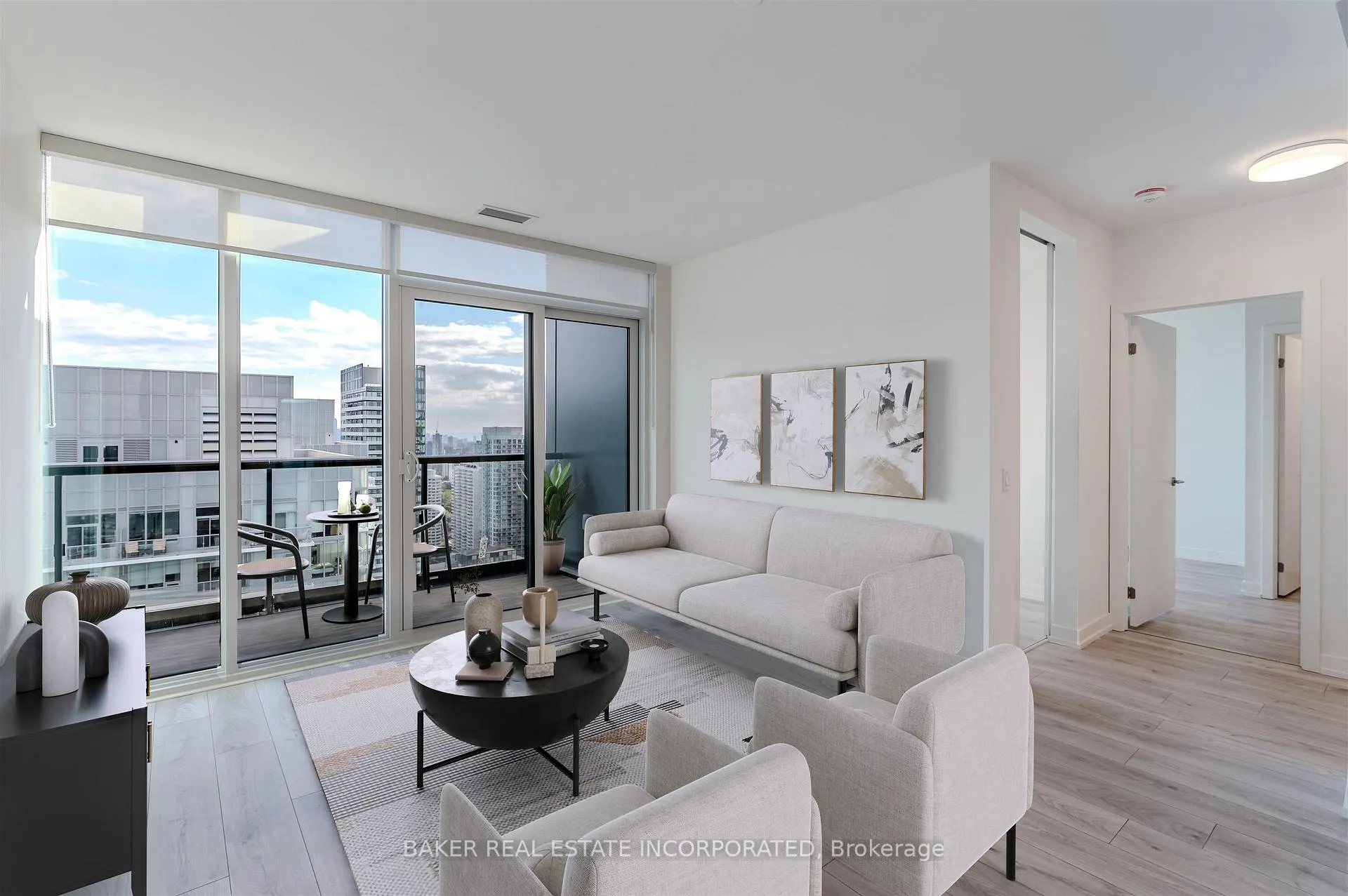 Photo 4 of Unit 3902, 223 Redpath Avenue, Toronto, Mount Pleasant West — HOMEH