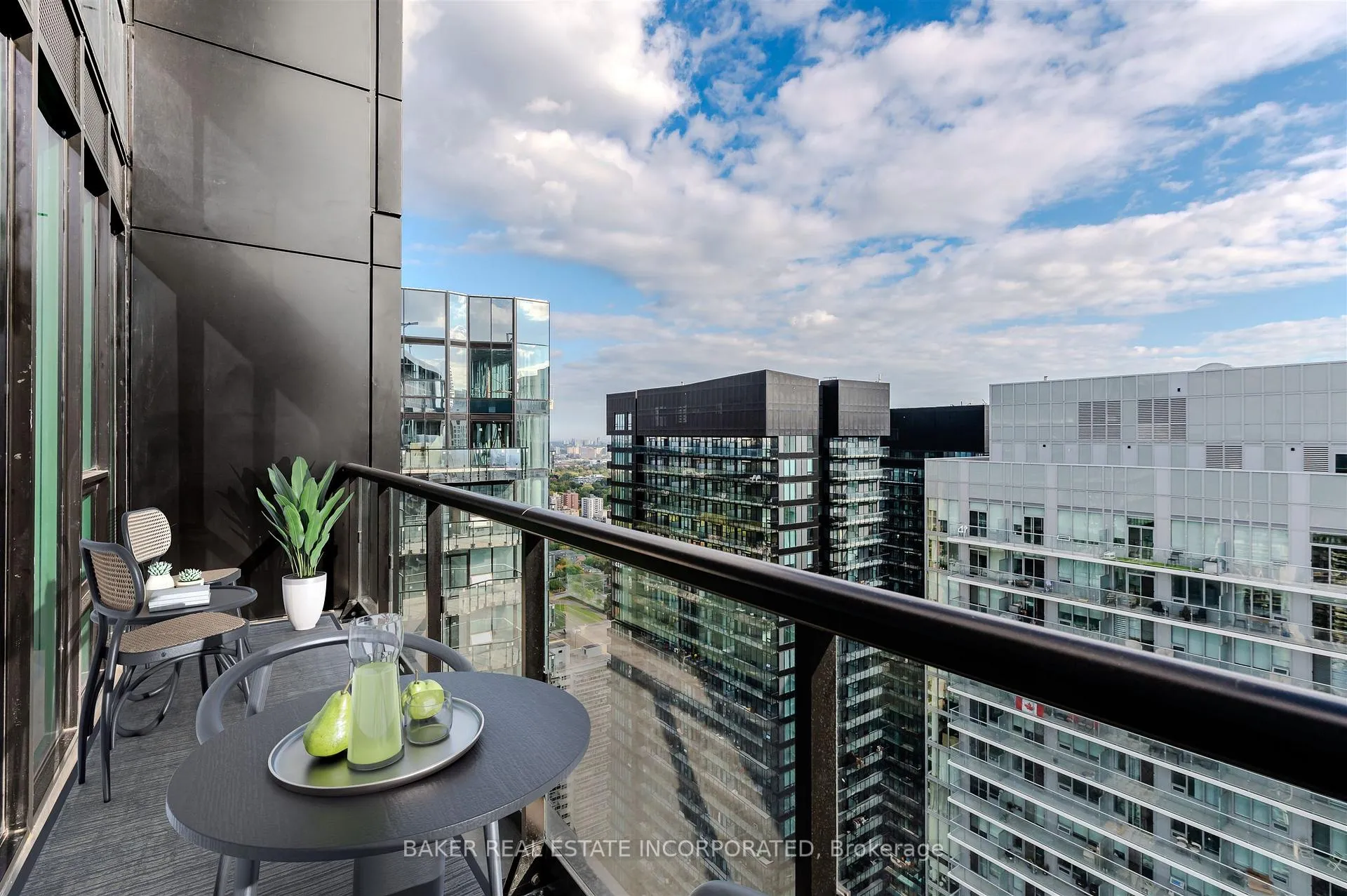 Photo 7 of Unit 3902, 223 Redpath Avenue, Toronto, Mount Pleasant West — HOMEH