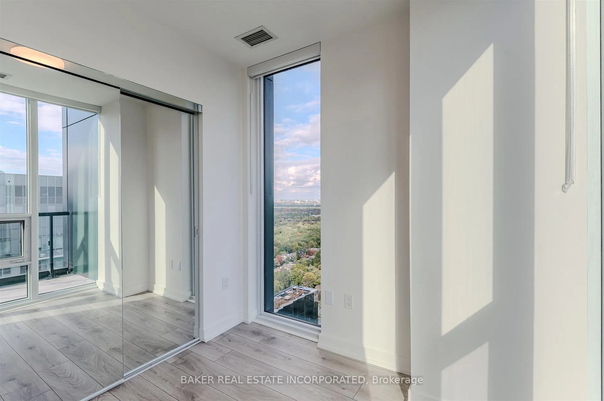 Photo 8 of Unit 3902, 223 Redpath Avenue, Toronto, Mount Pleasant West — HOMEH