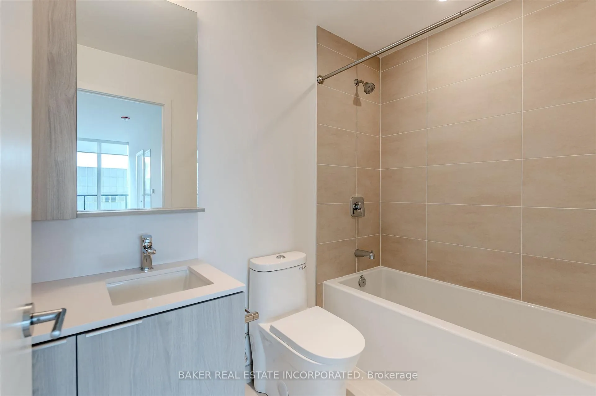 Photo 11 of Unit 3902, 223 Redpath Avenue, Toronto, Mount Pleasant West — HOMEH