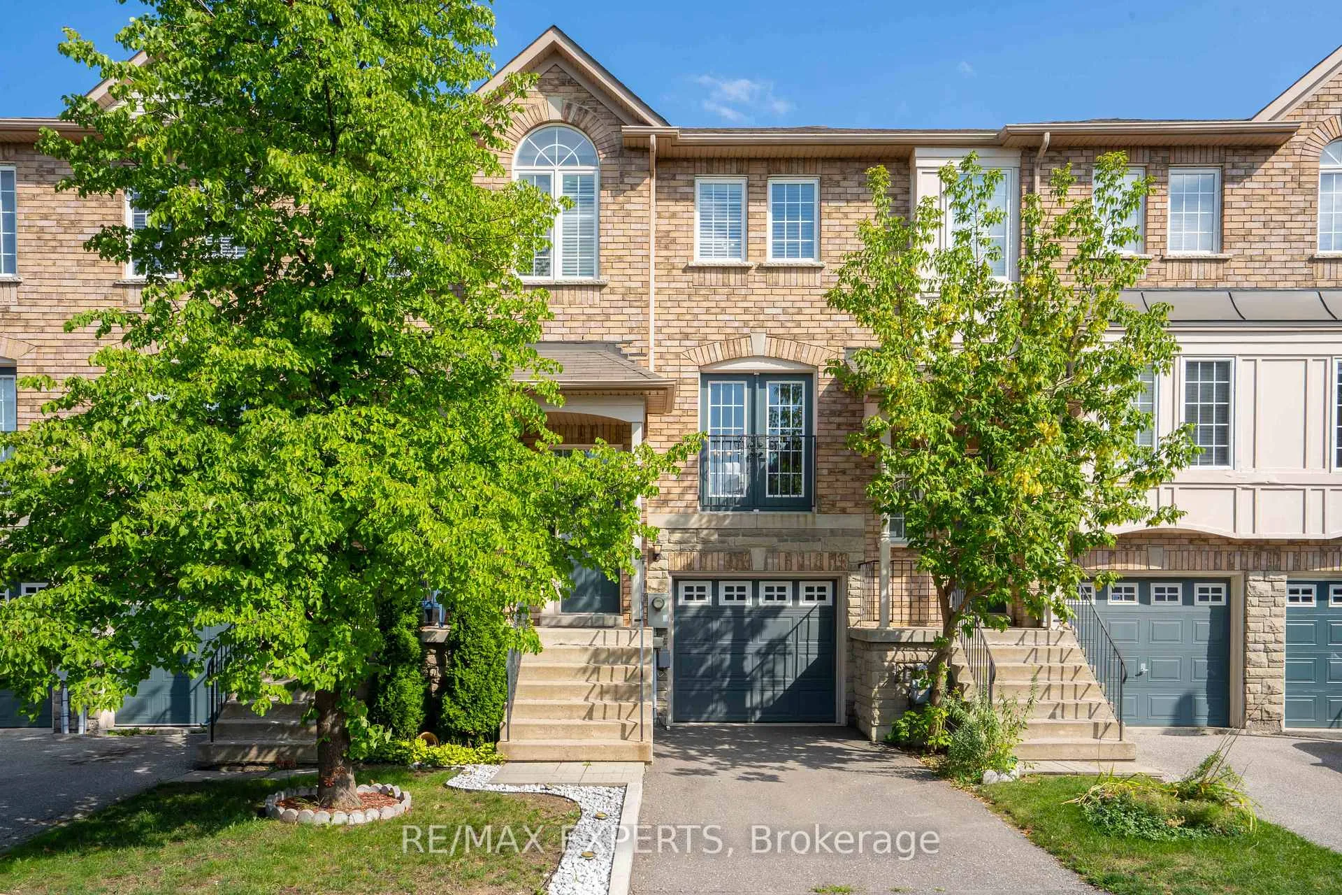 Front of Unit 32, 19 Foxchase Avenue