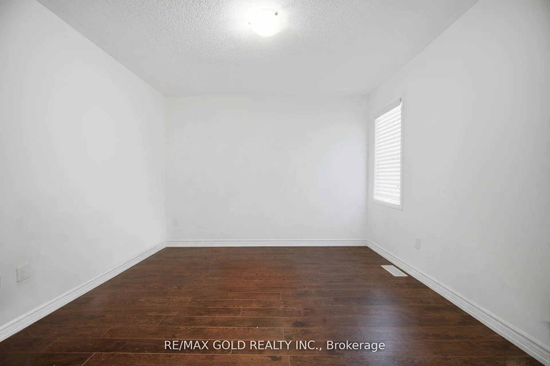 Photo 16 of 38 Leadenhall Road, Brampton, Northwest Brampton — HOMEH
