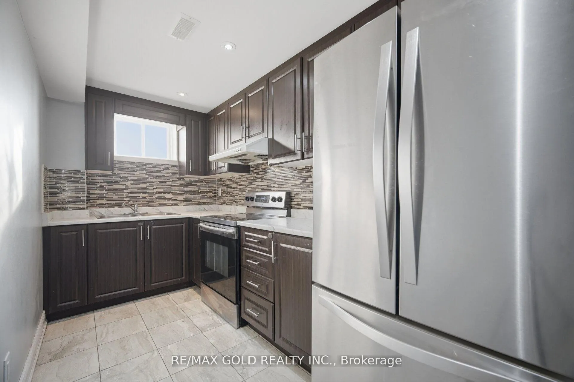 Photo 22 of 38 Leadenhall Road, Brampton, Northwest Brampton — HOMEH