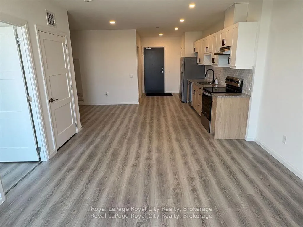 Photo 13 of Unit PH02, 191 Elmira Road S, Guelph, Willow West/Sugarbush/West Acres — HOMEH