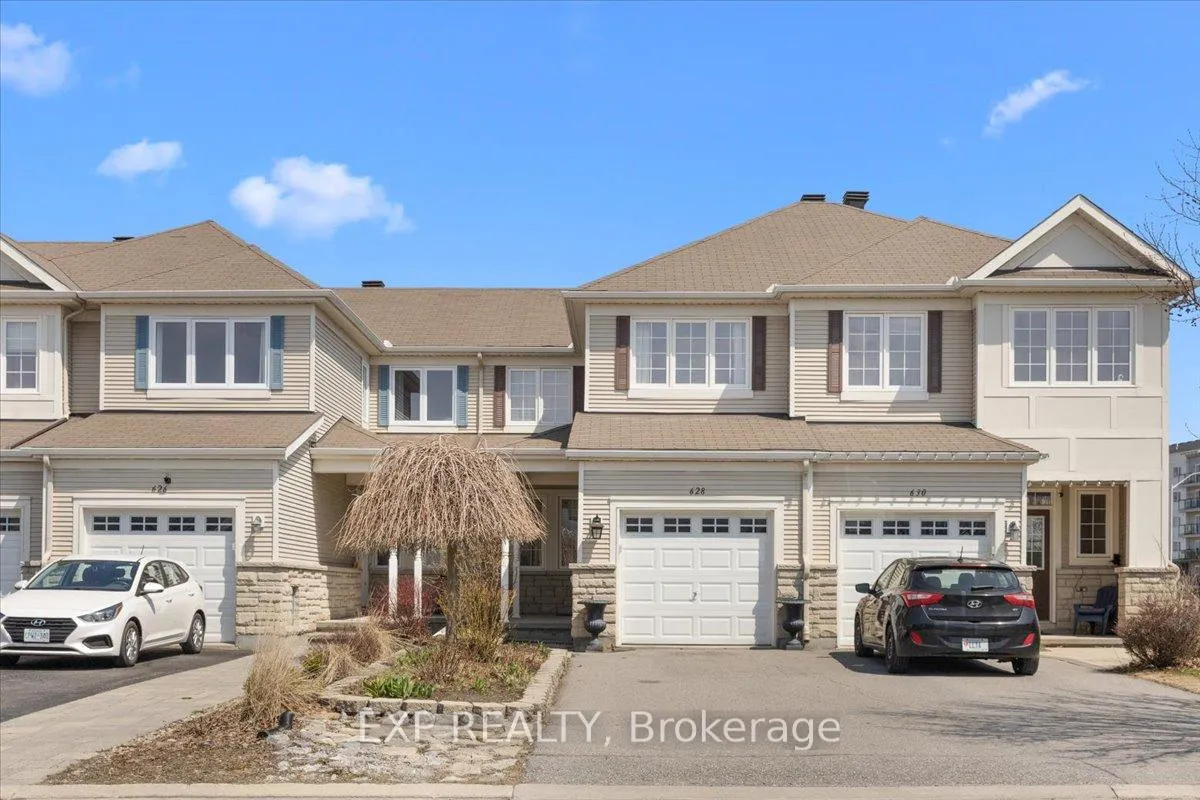 Front of 628 Pepperville Crescent