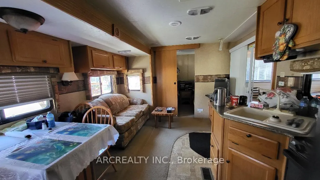 Photo 5 of 42 Horseshoe Circle, Georgina, Pefferlaw — HOMEH