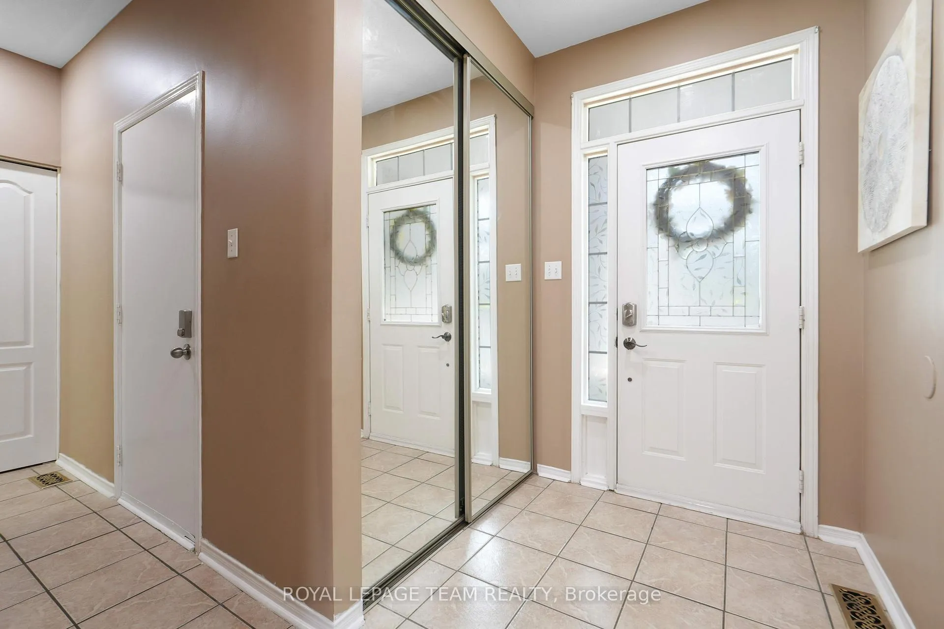 Photo 7 of 29 Apple Creek Crescent, Ottawa, Kanata - Emerald Meadows/Trailwest — HOMEH