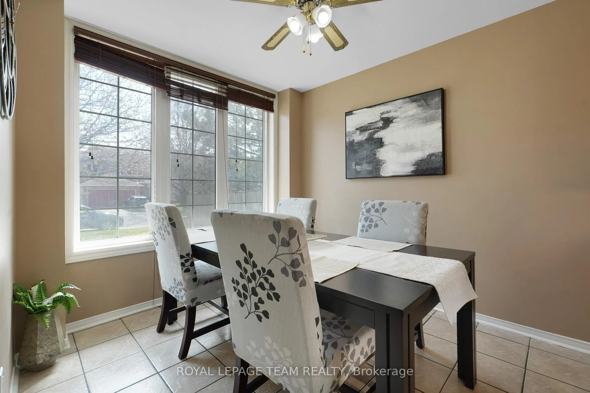 Photo 10 of 29 Apple Creek Crescent, Ottawa, Kanata - Emerald Meadows/Trailwest — HOMEH