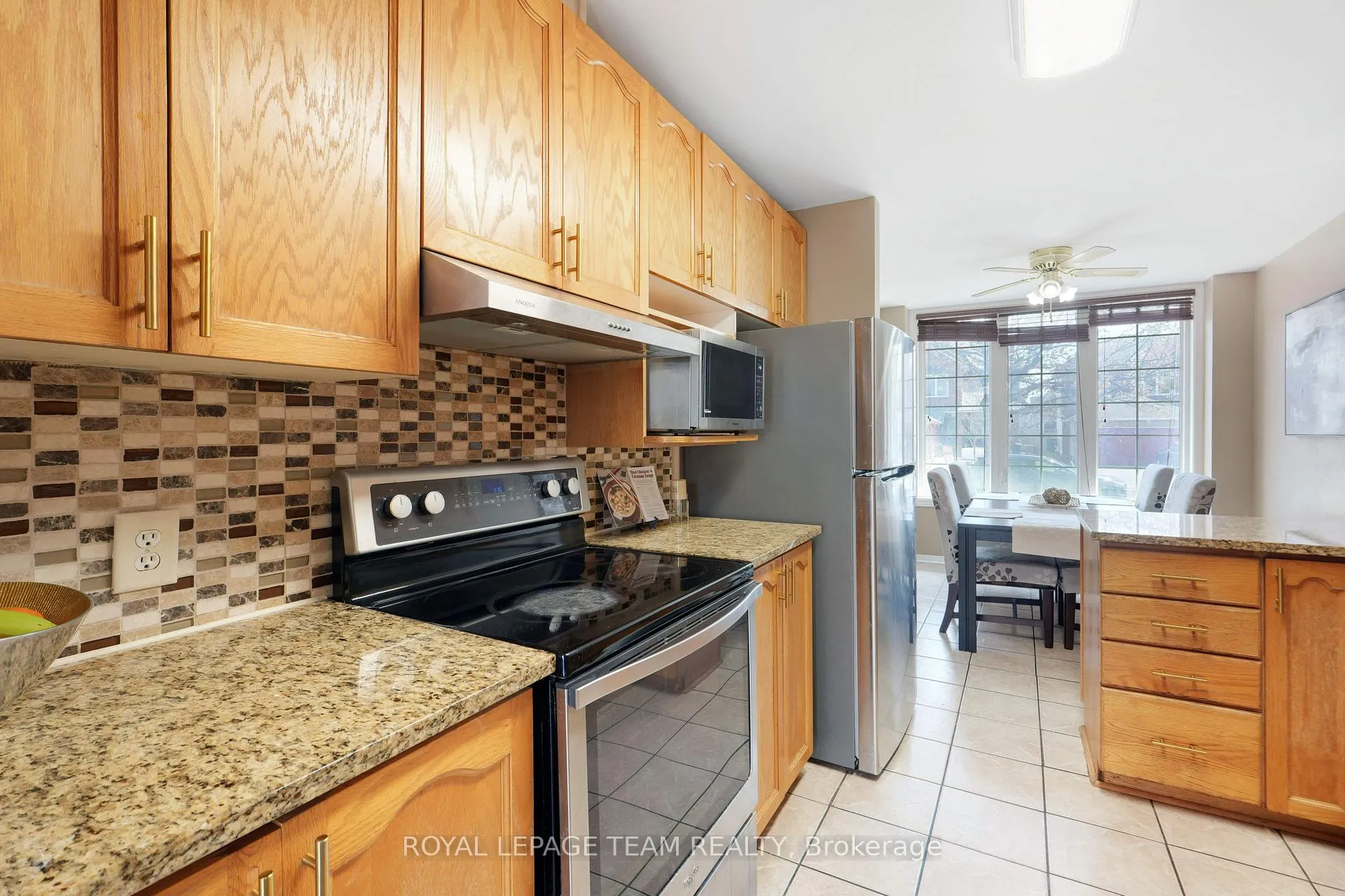 Photo 14 of 29 Apple Creek Crescent, Ottawa, Kanata - Emerald Meadows/Trailwest — HOMEH