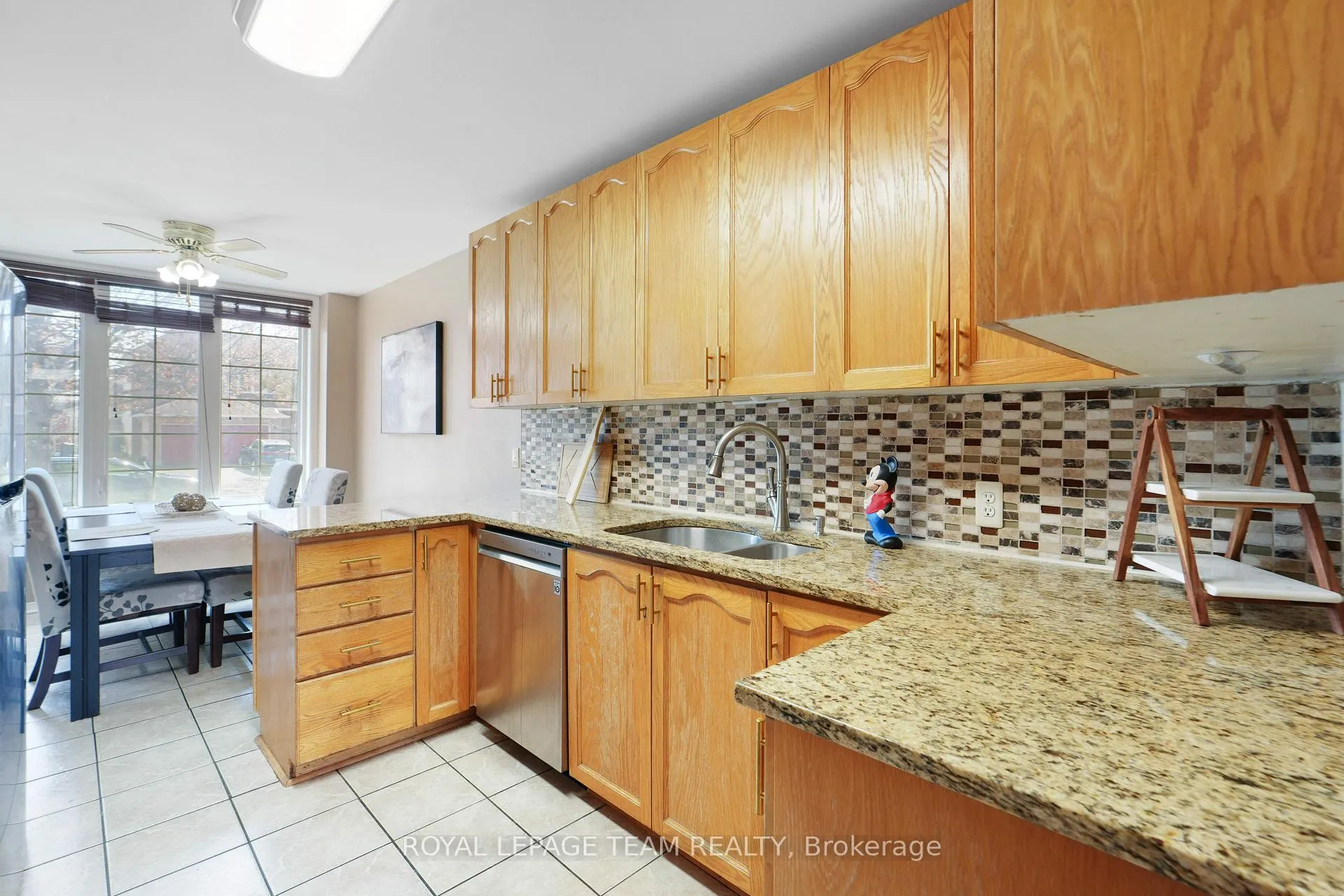 Photo 15 of 29 Apple Creek Crescent, Ottawa, Kanata - Emerald Meadows/Trailwest — HOMEH