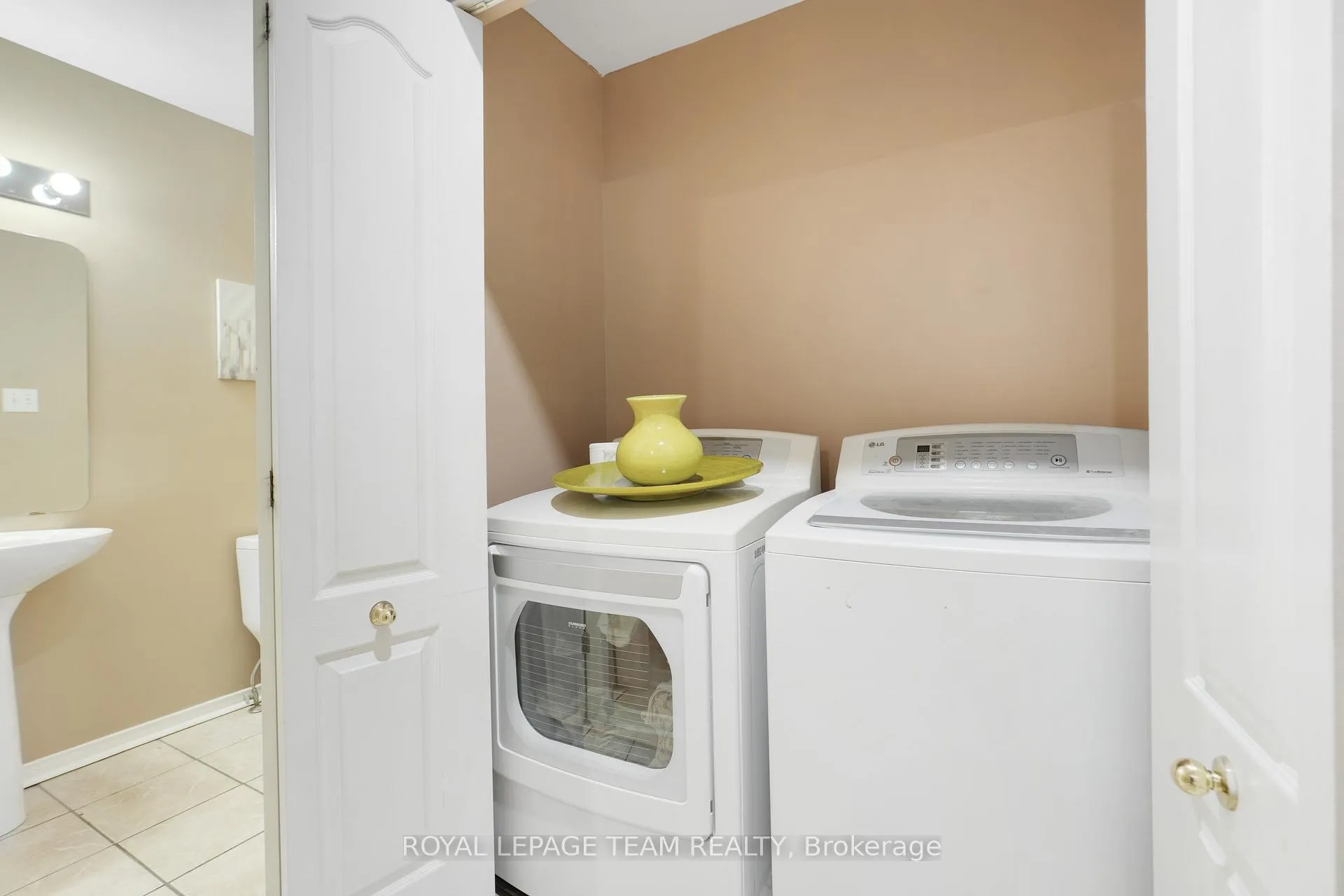 Photo 31 of 29 Apple Creek Crescent, Ottawa, Kanata - Emerald Meadows/Trailwest — HOMEH