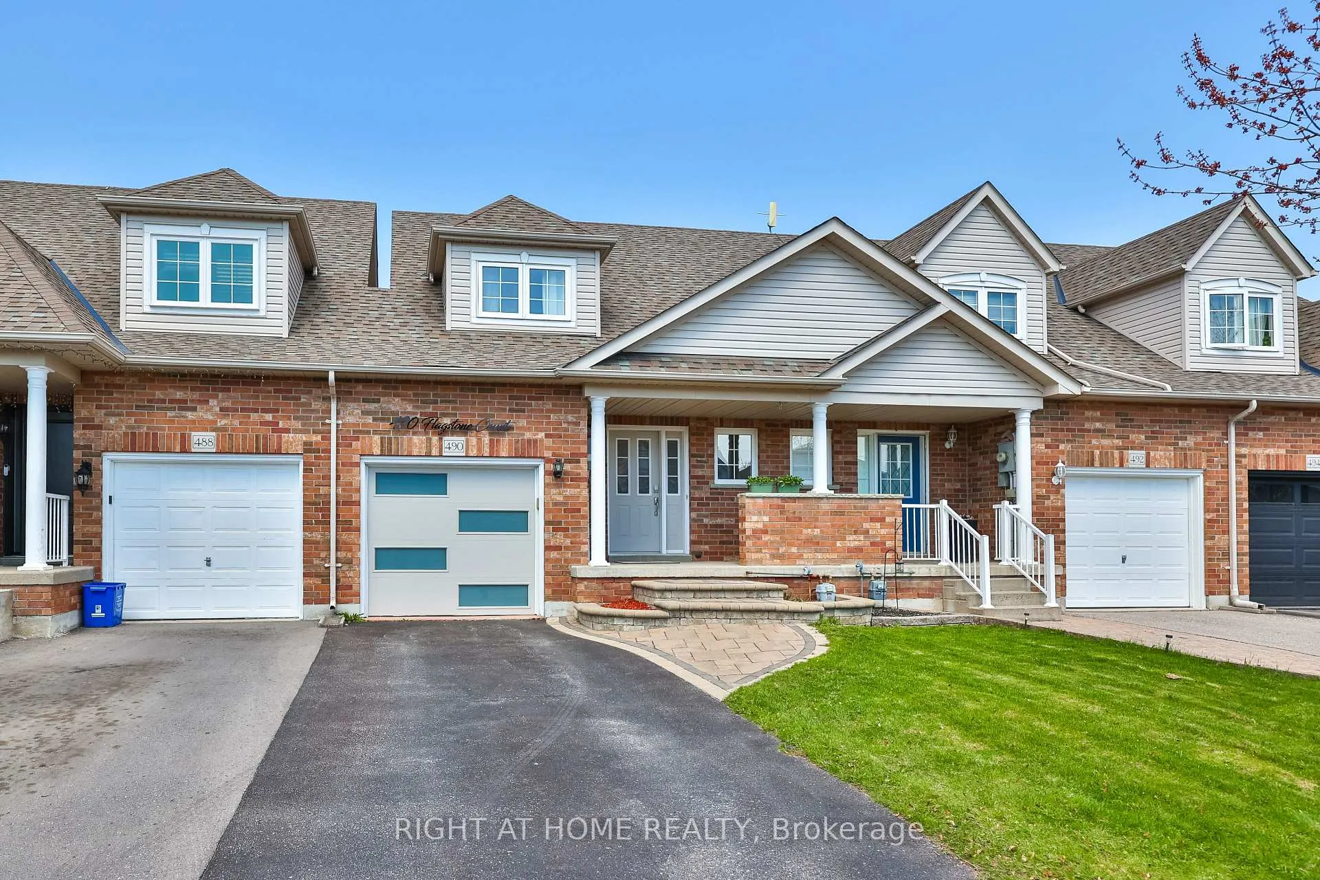 Photo 1 of 490 Flagstone Court, Oshawa, Samac — HOMEH