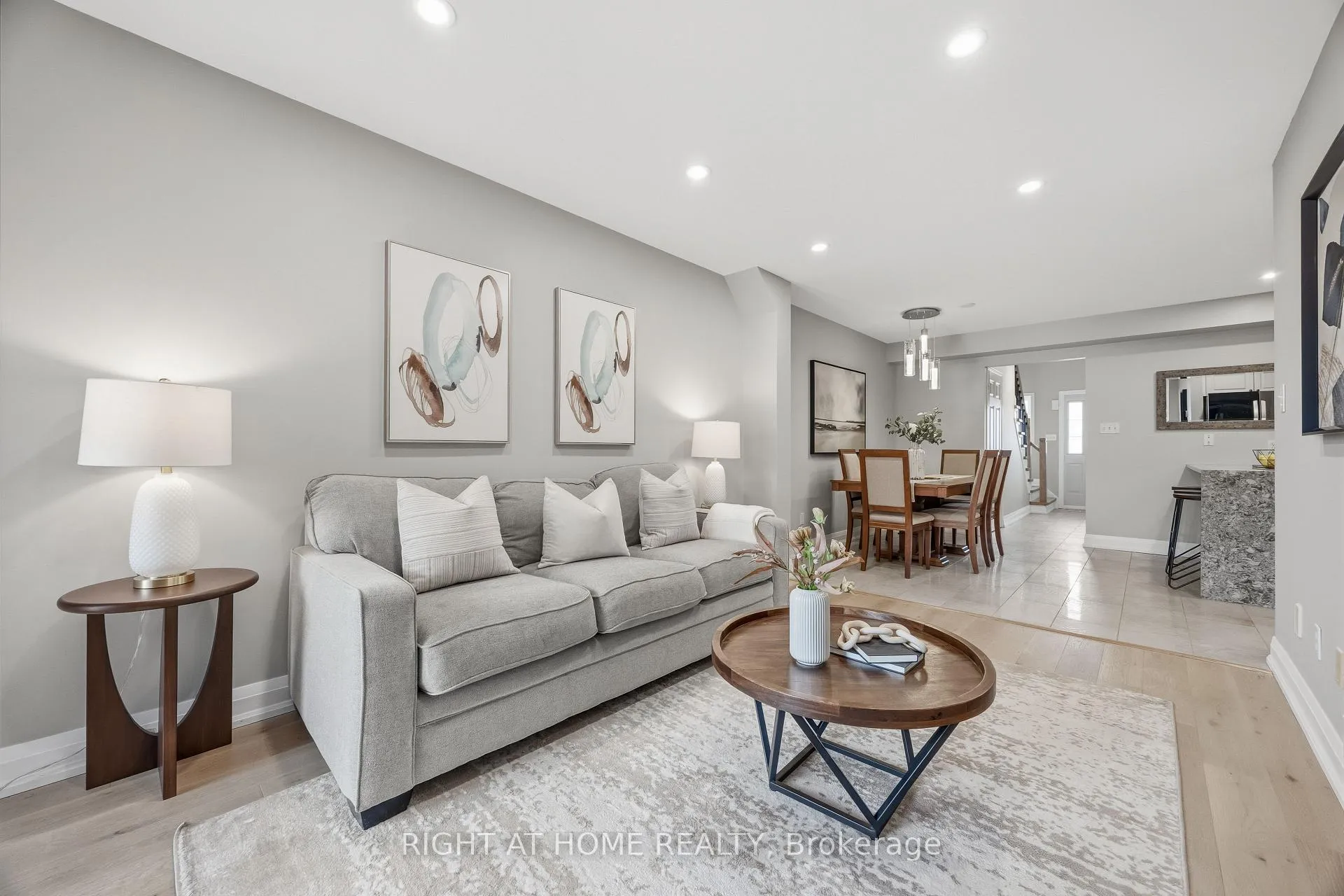Photo 6 of 490 Flagstone Court, Oshawa, Samac — HOMEH