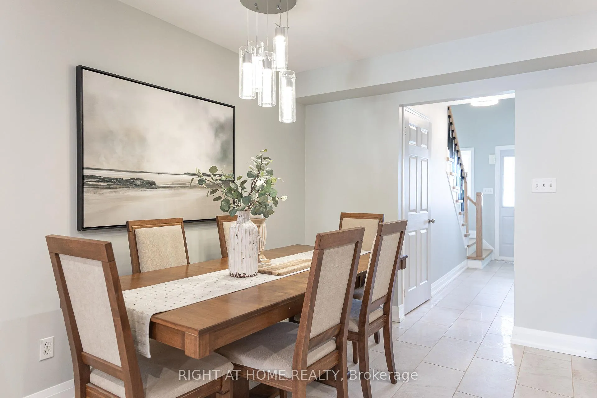 Photo 8 of 490 Flagstone Court, Oshawa, Samac — HOMEH
