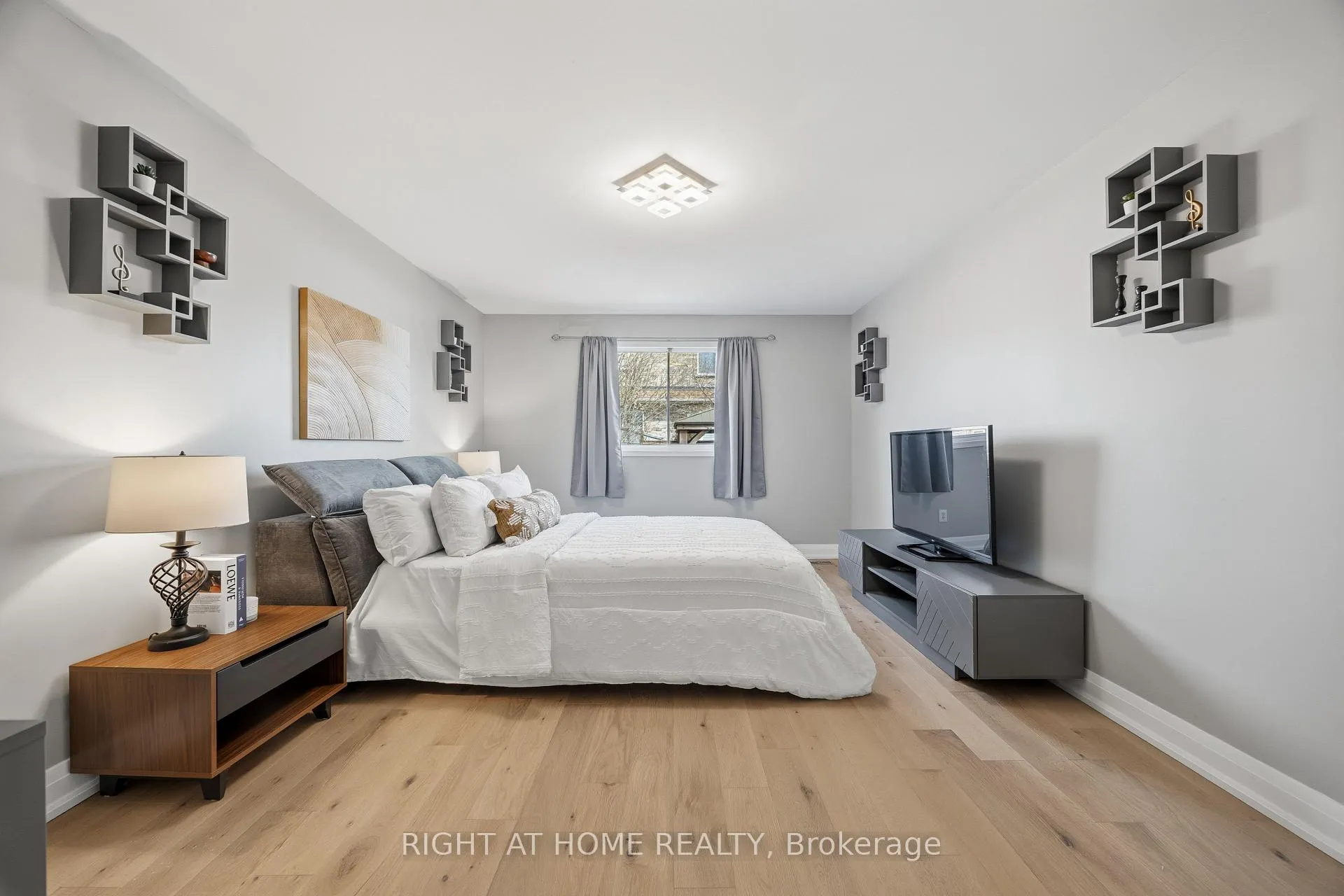 Photo 10 of 490 Flagstone Court, Oshawa, Samac — HOMEH
