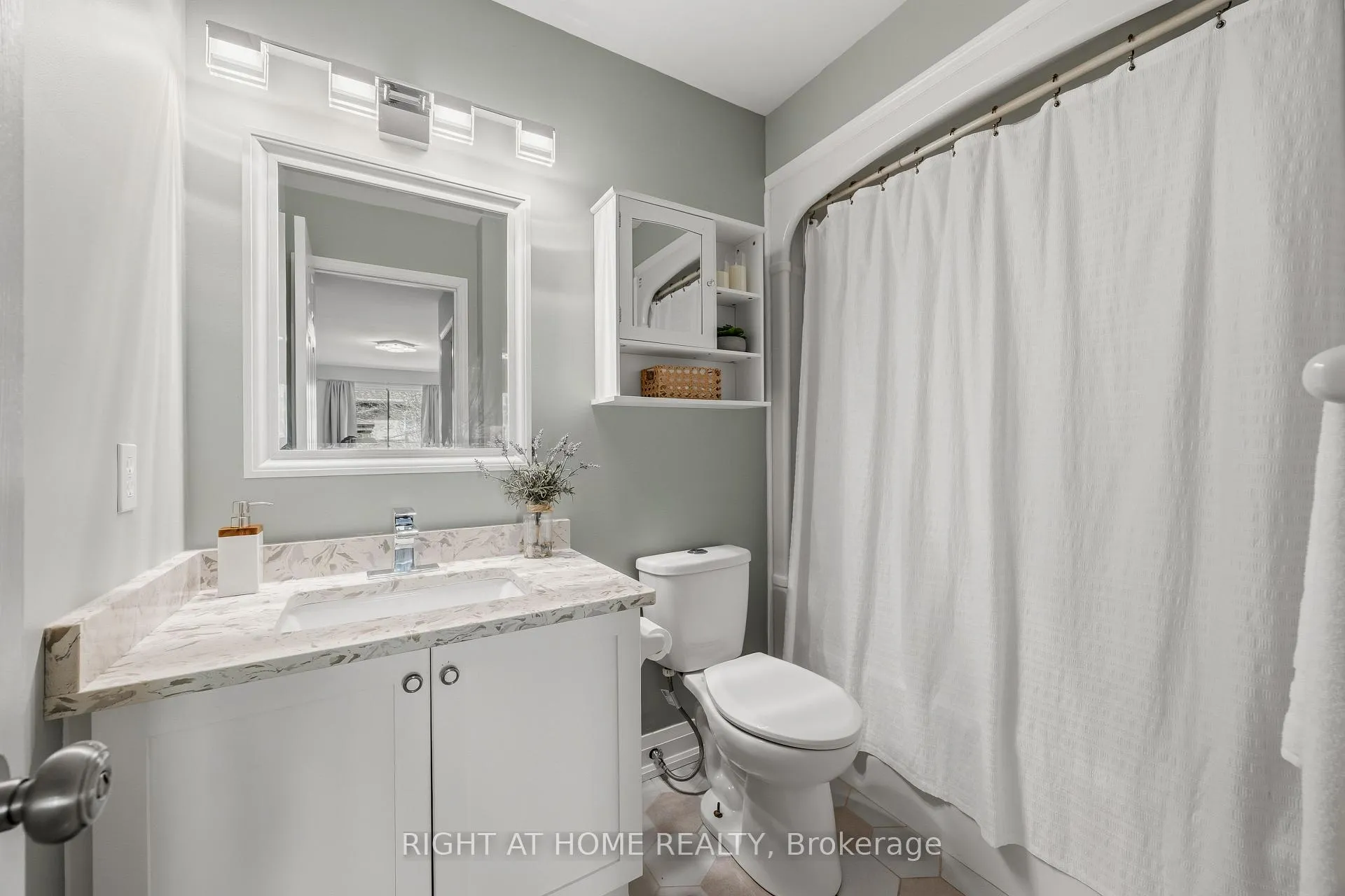 Photo 12 of 490 Flagstone Court, Oshawa, Samac — HOMEH