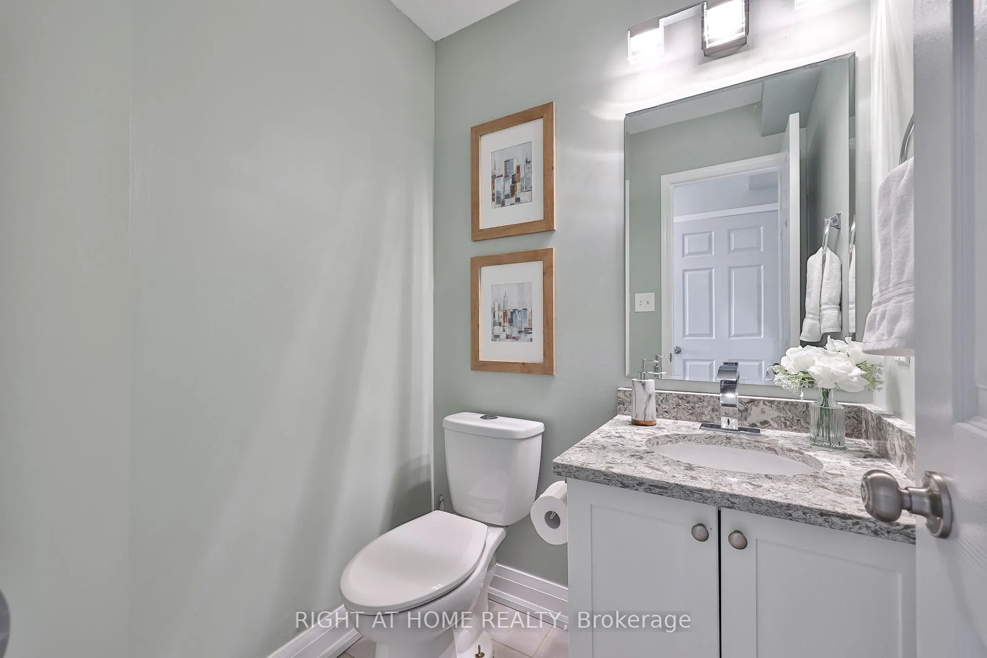 Photo 13 of 490 Flagstone Court, Oshawa, Samac — HOMEH