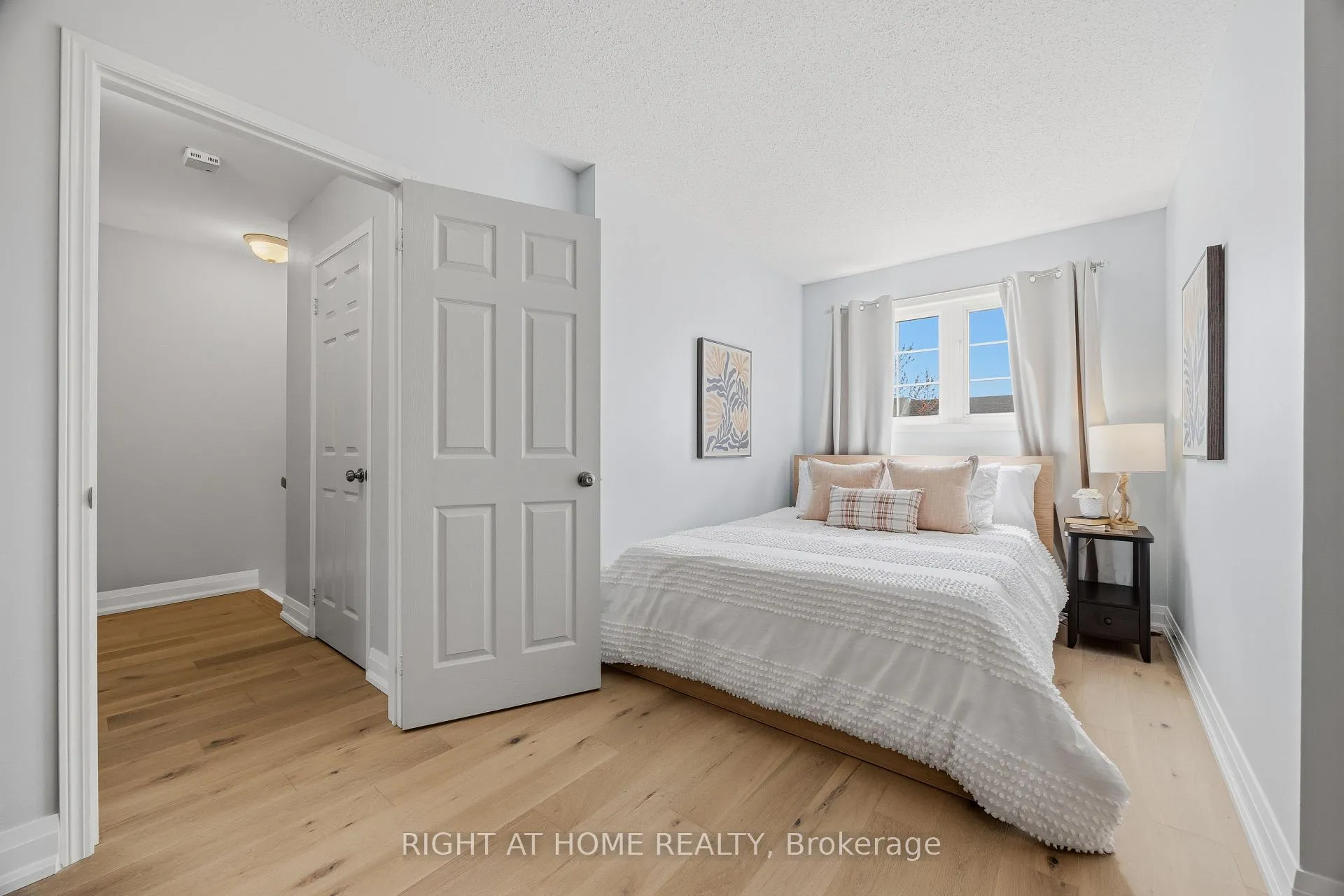 Photo 15 of 490 Flagstone Court, Oshawa, Samac — HOMEH