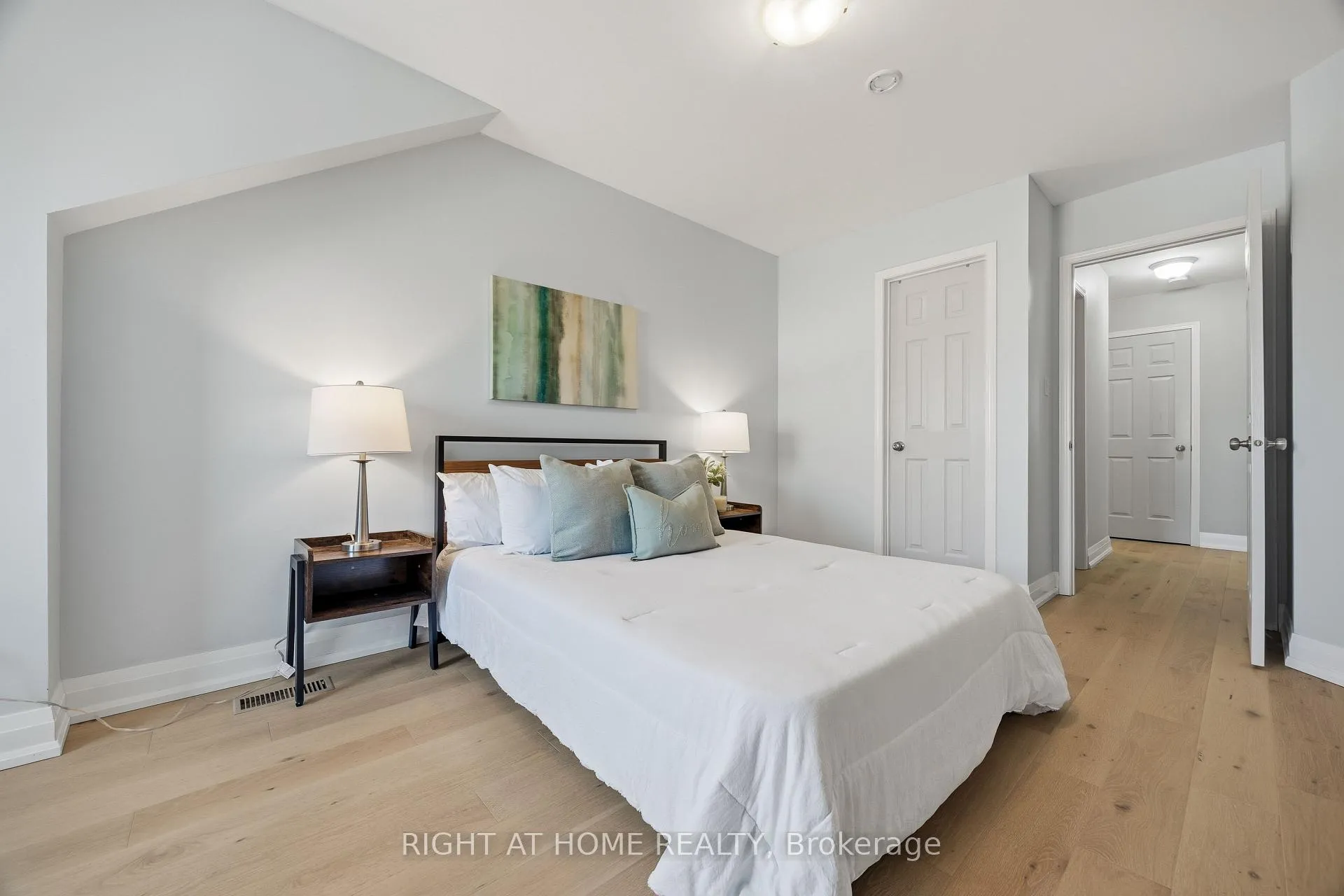 Photo 20 of 490 Flagstone Court, Oshawa, Samac — HOMEH