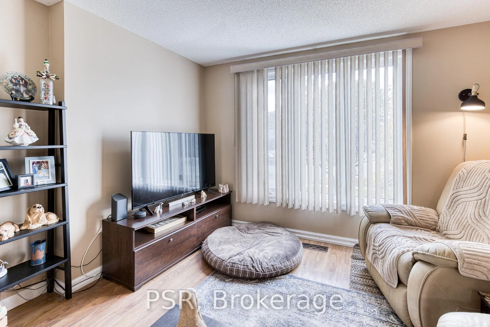Photo 5 of 36 Benesfort Drive, Kitchener — HOMEH