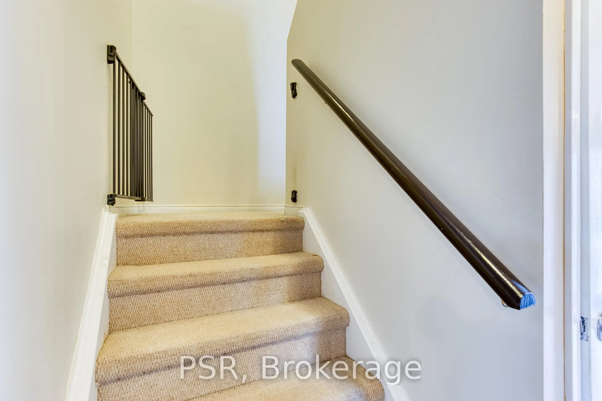 Photo 12 of 36 Benesfort Drive, Kitchener — HOMEH