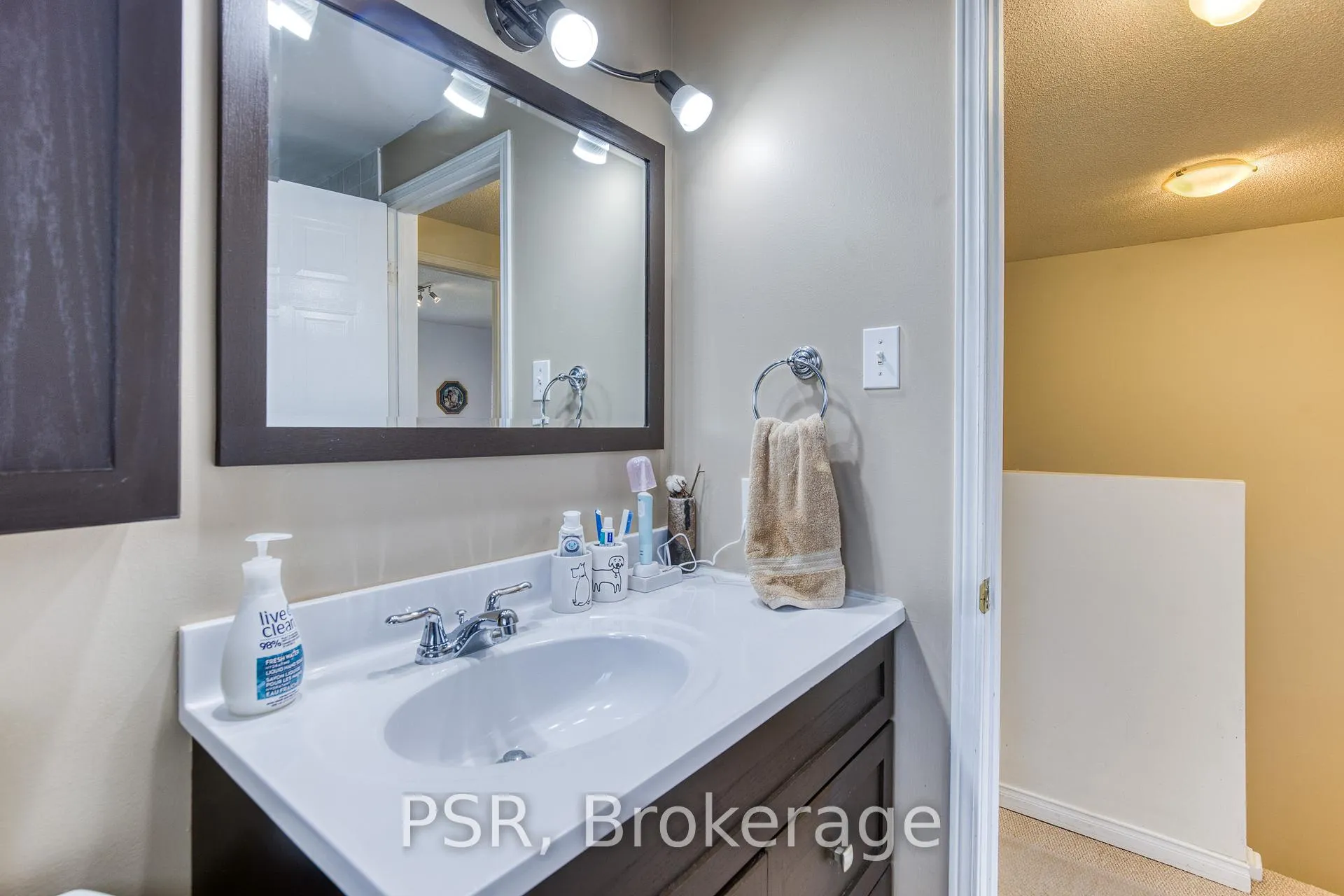 Photo 18 of 36 Benesfort Drive, Kitchener — HOMEH