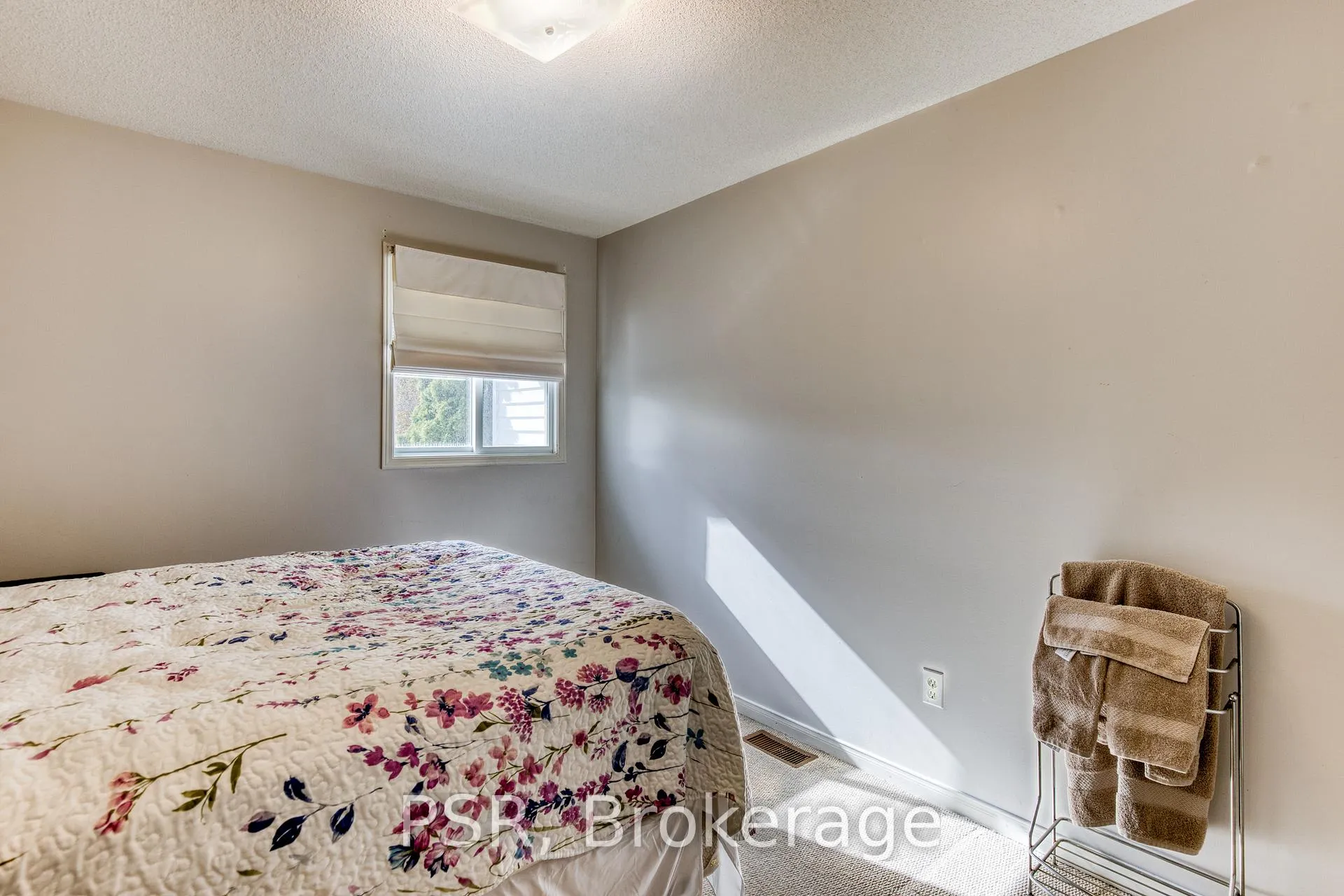 Photo 20 of 36 Benesfort Drive, Kitchener — HOMEH