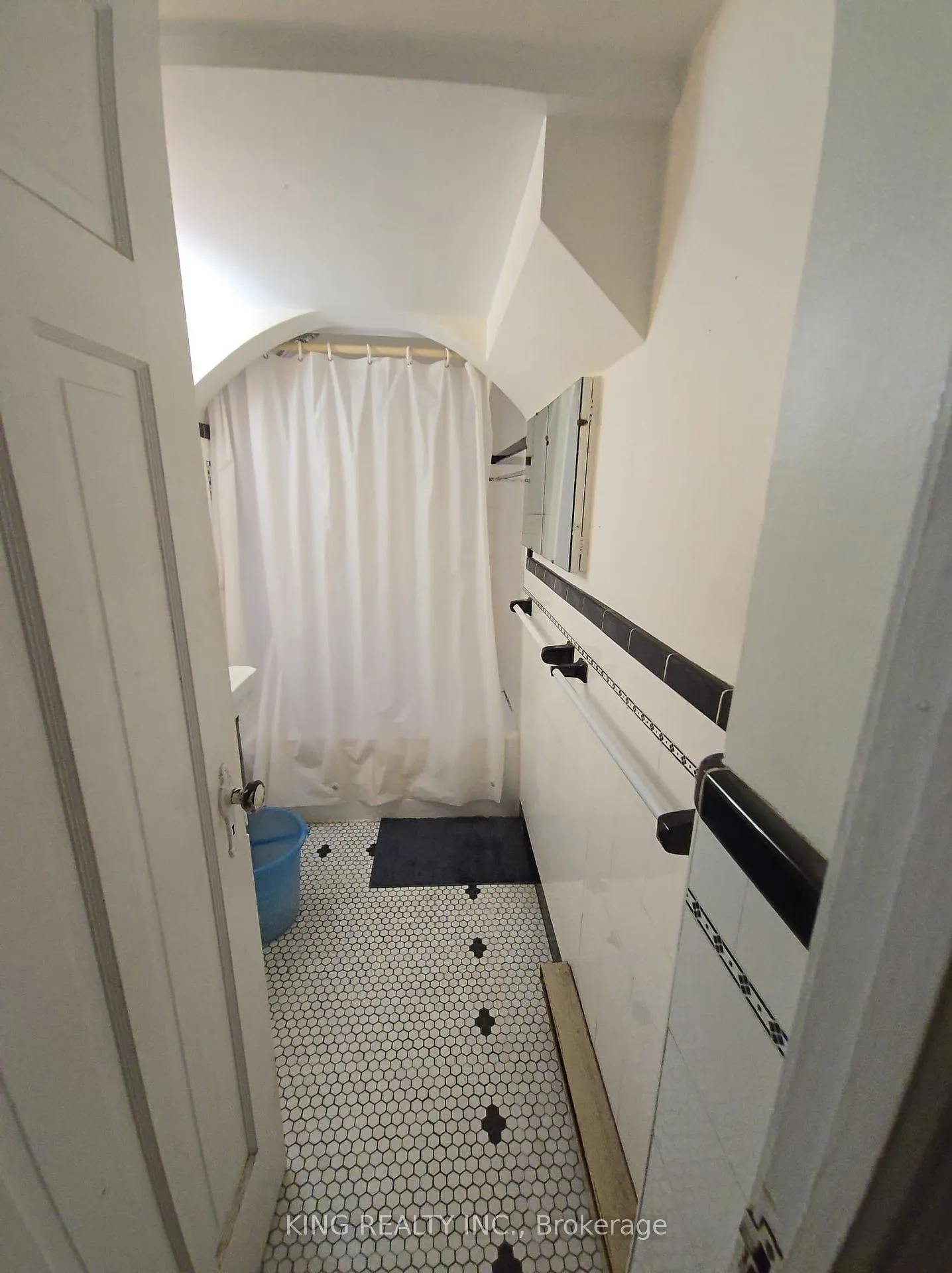 Photo 7 of Unit St, 348/350 Arthur Street, Oshawa, Central — HOMEH