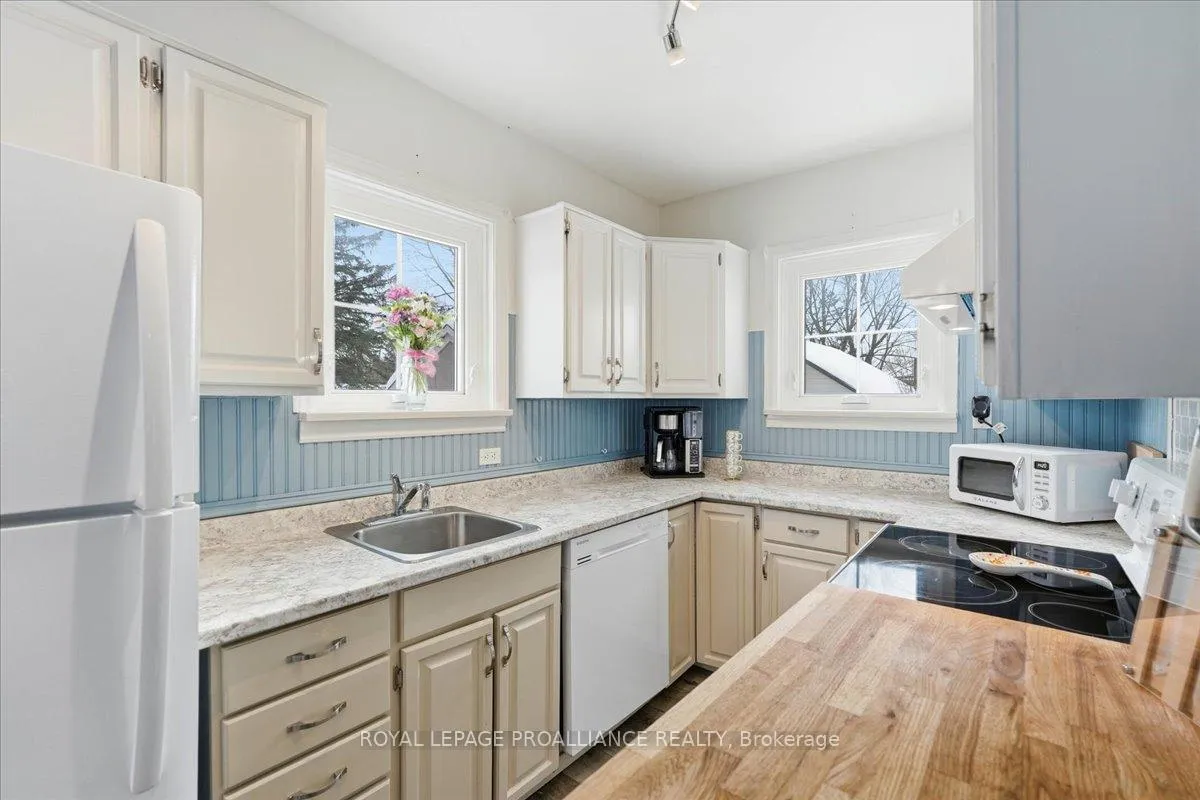 Photo 9 of 322 Dufferin Avenue, Belleville, Belleville Ward — HOMEH