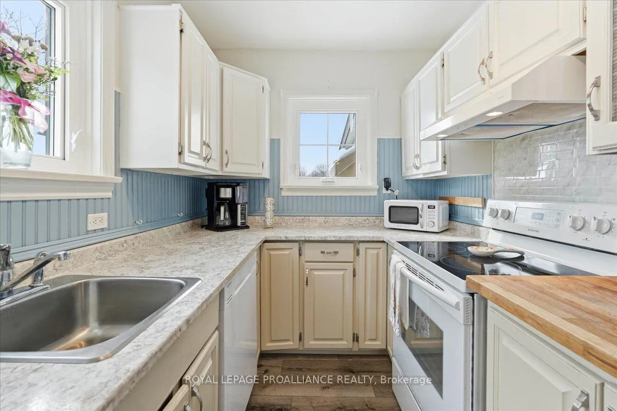 Photo 10 of 322 Dufferin Avenue, Belleville, Belleville Ward — HOMEH