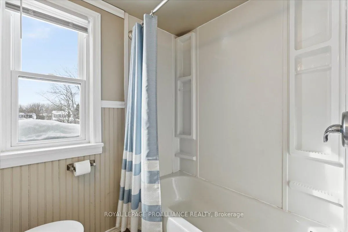Photo 32 of 322 Dufferin Avenue, Belleville, Belleville Ward — HOMEH