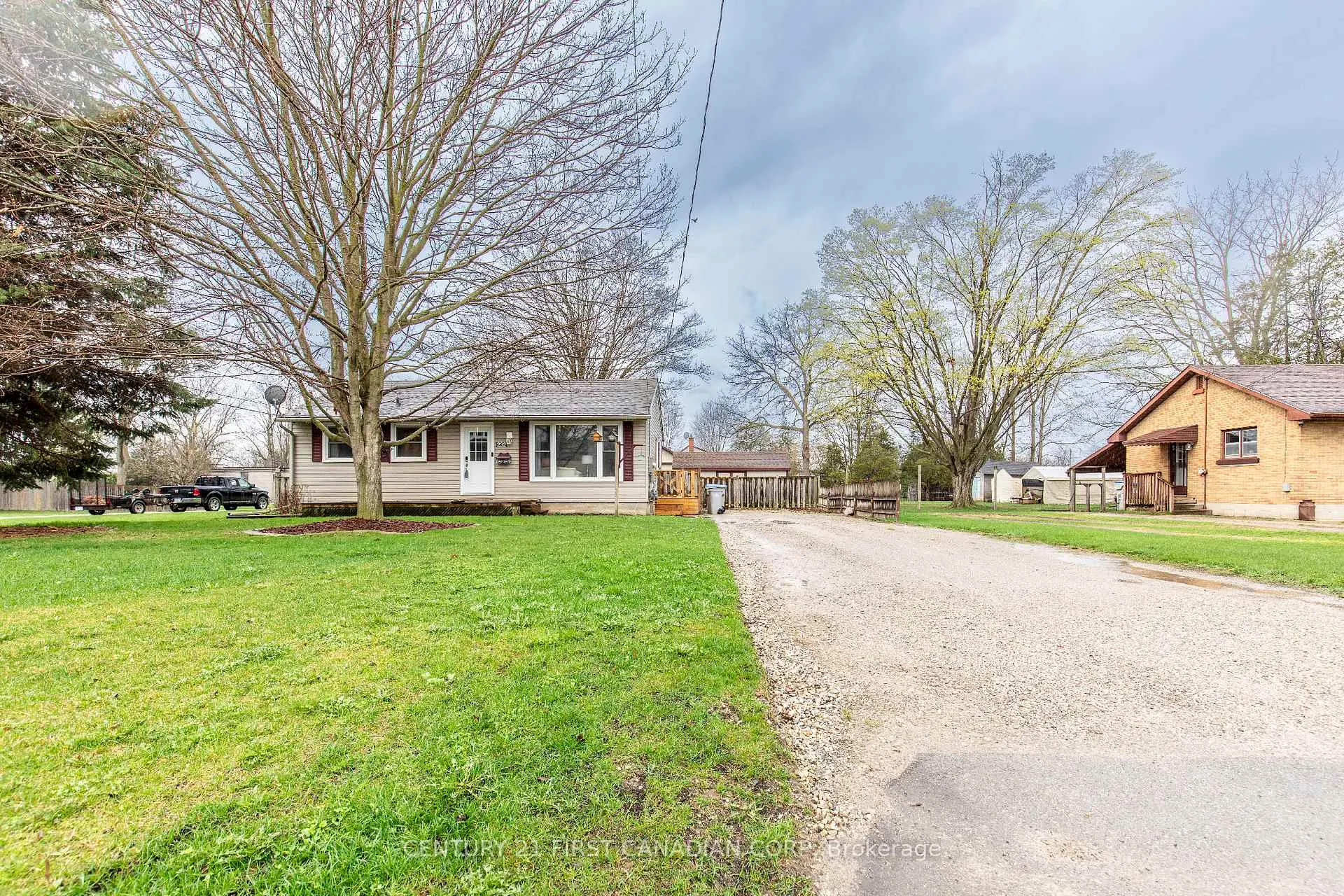 Photo 1 of 232 Queen Street, Strathroy-Caradoc, SE — HOMEH