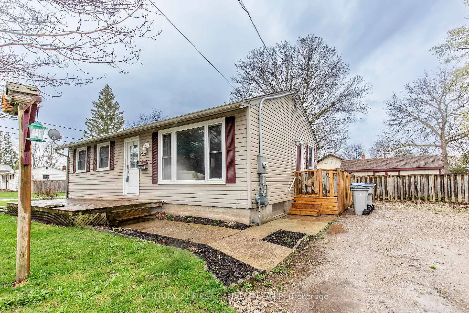 Photo 3 of 232 Queen Street, Strathroy-Caradoc, SE — HOMEH