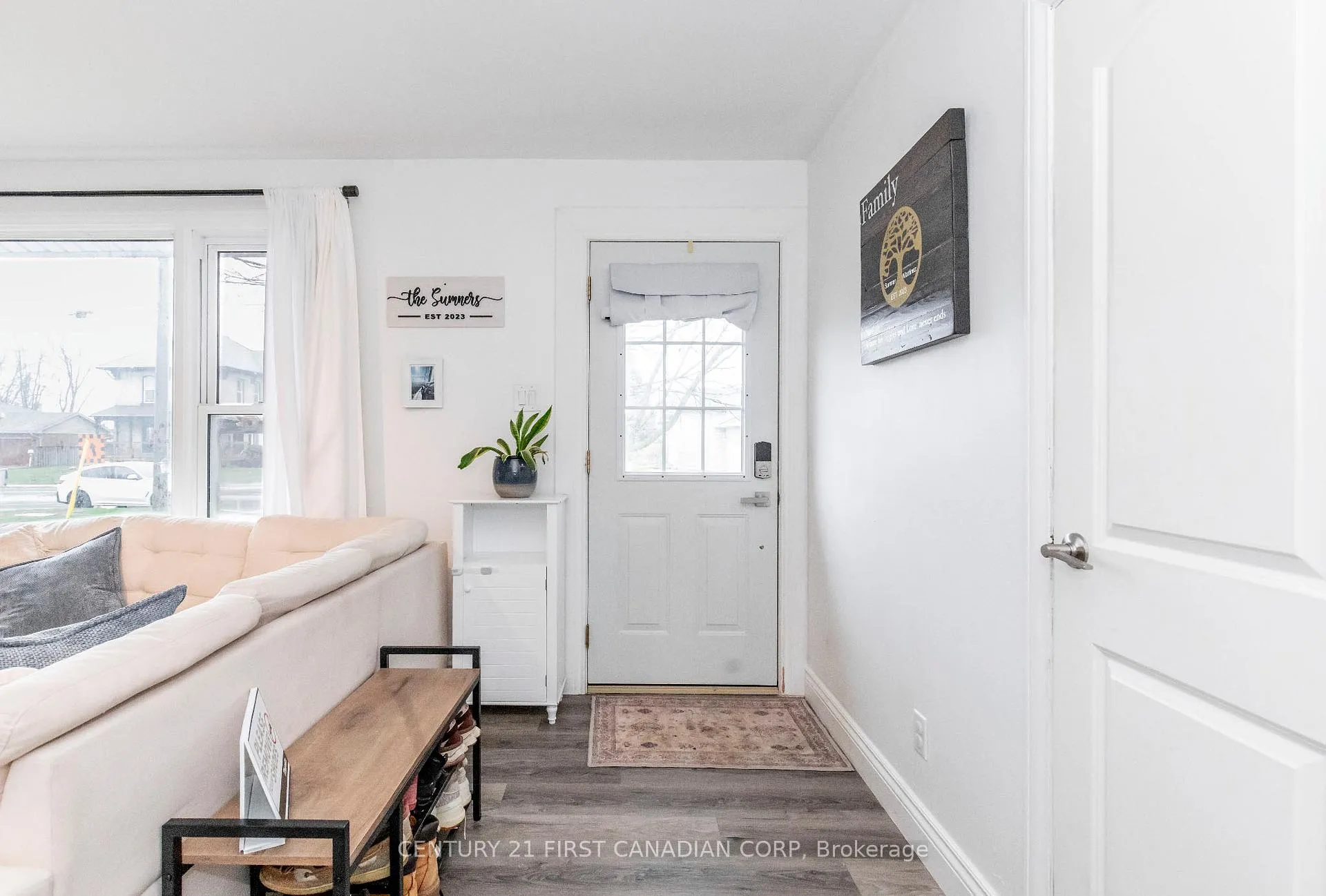 Photo 4 of 232 Queen Street, Strathroy-Caradoc, SE — HOMEH