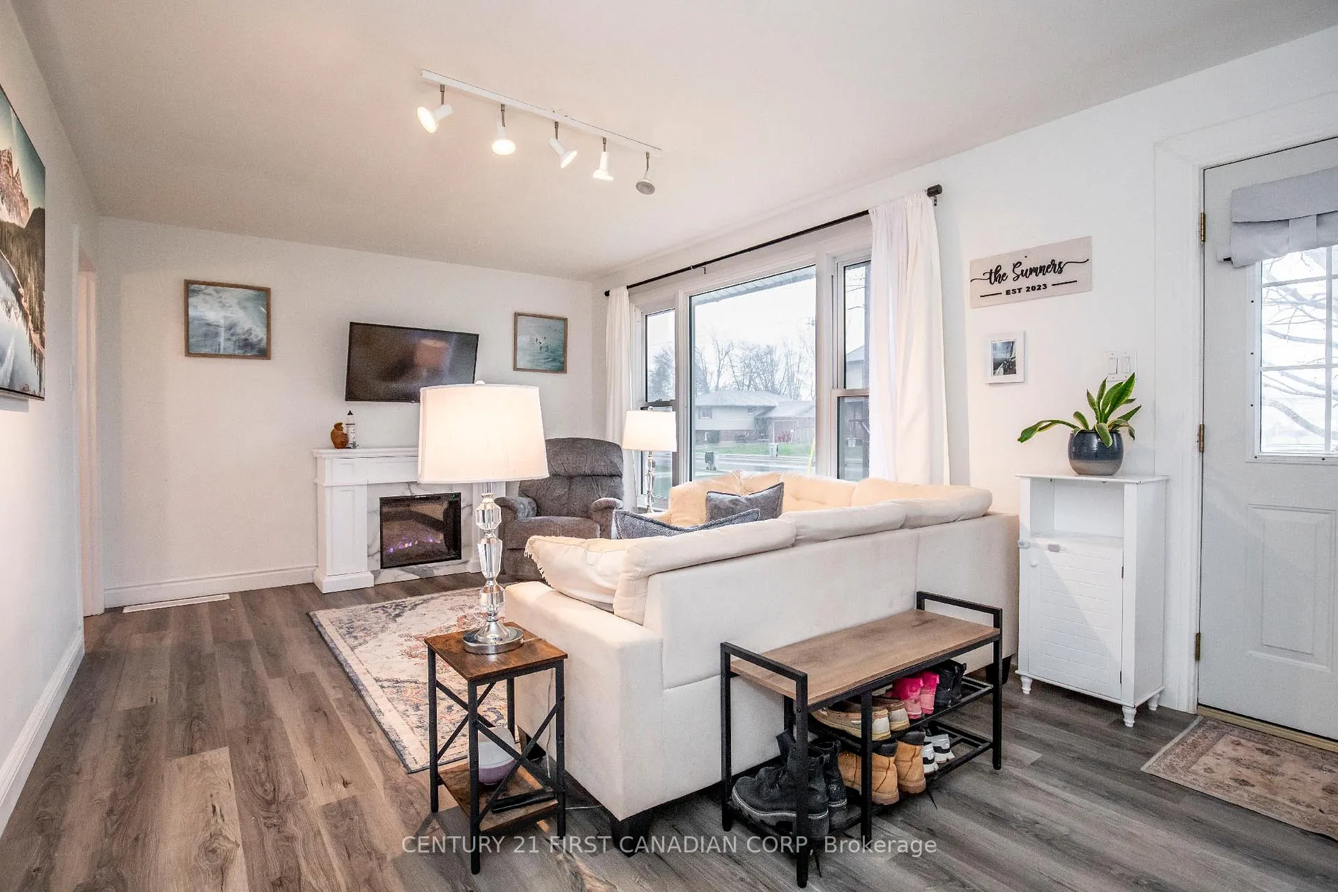Photo 5 of 232 Queen Street, Strathroy-Caradoc, SE — HOMEH